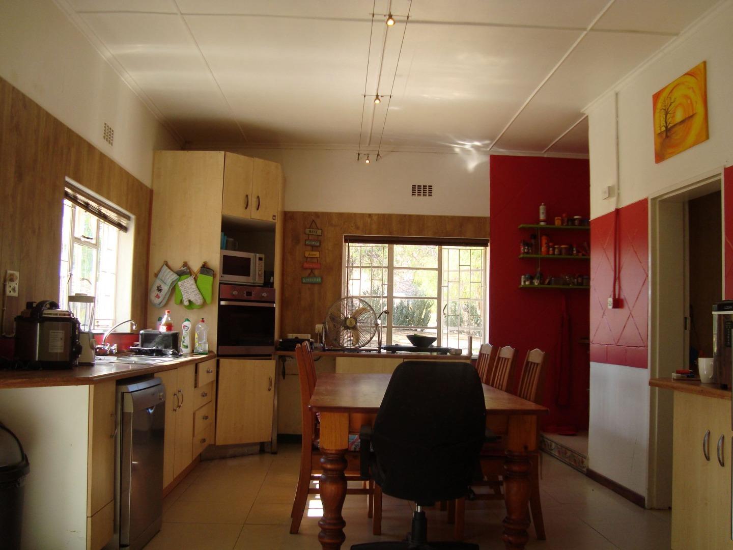 Image 4 of 6