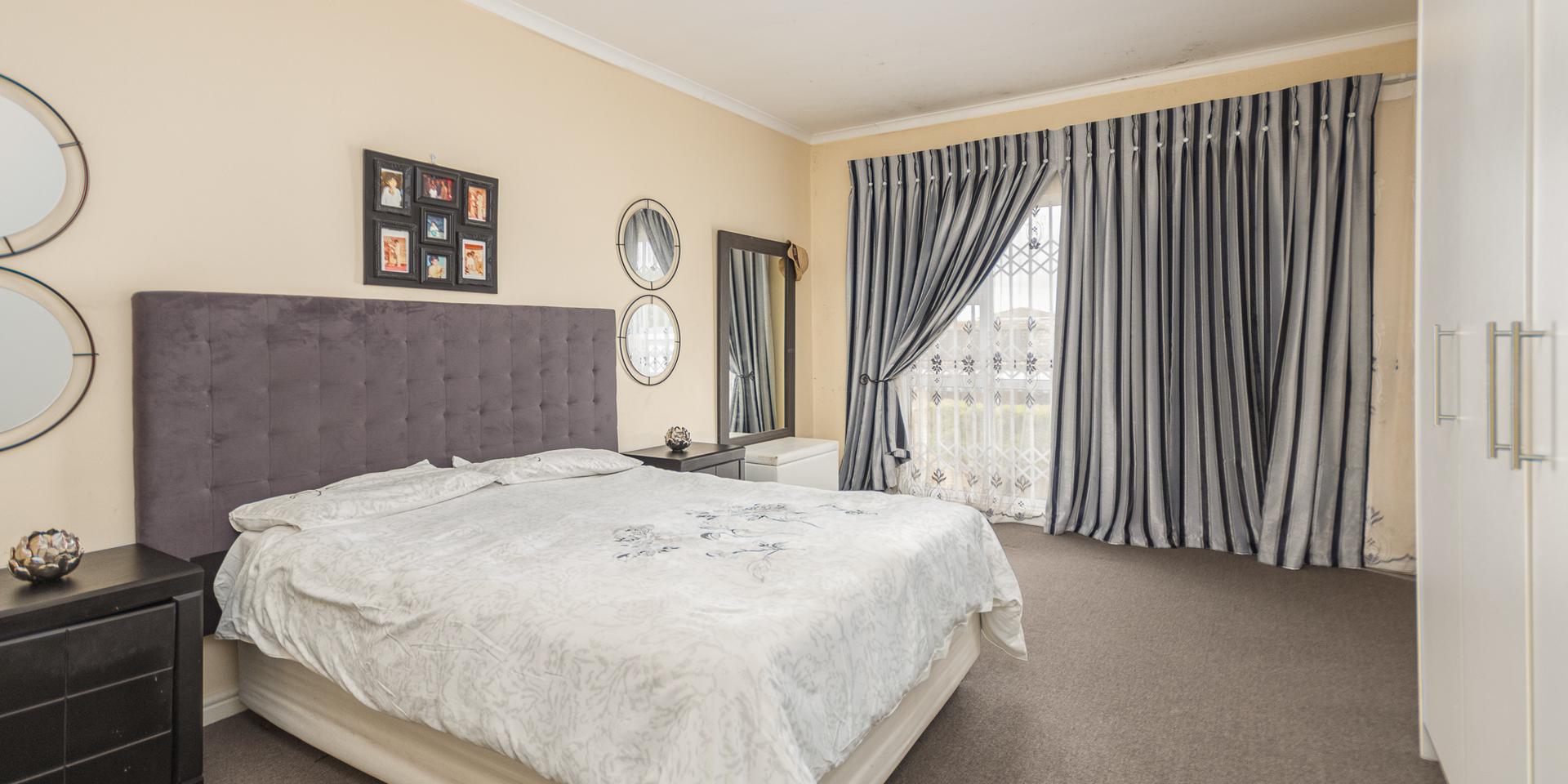 Image 2 of 6