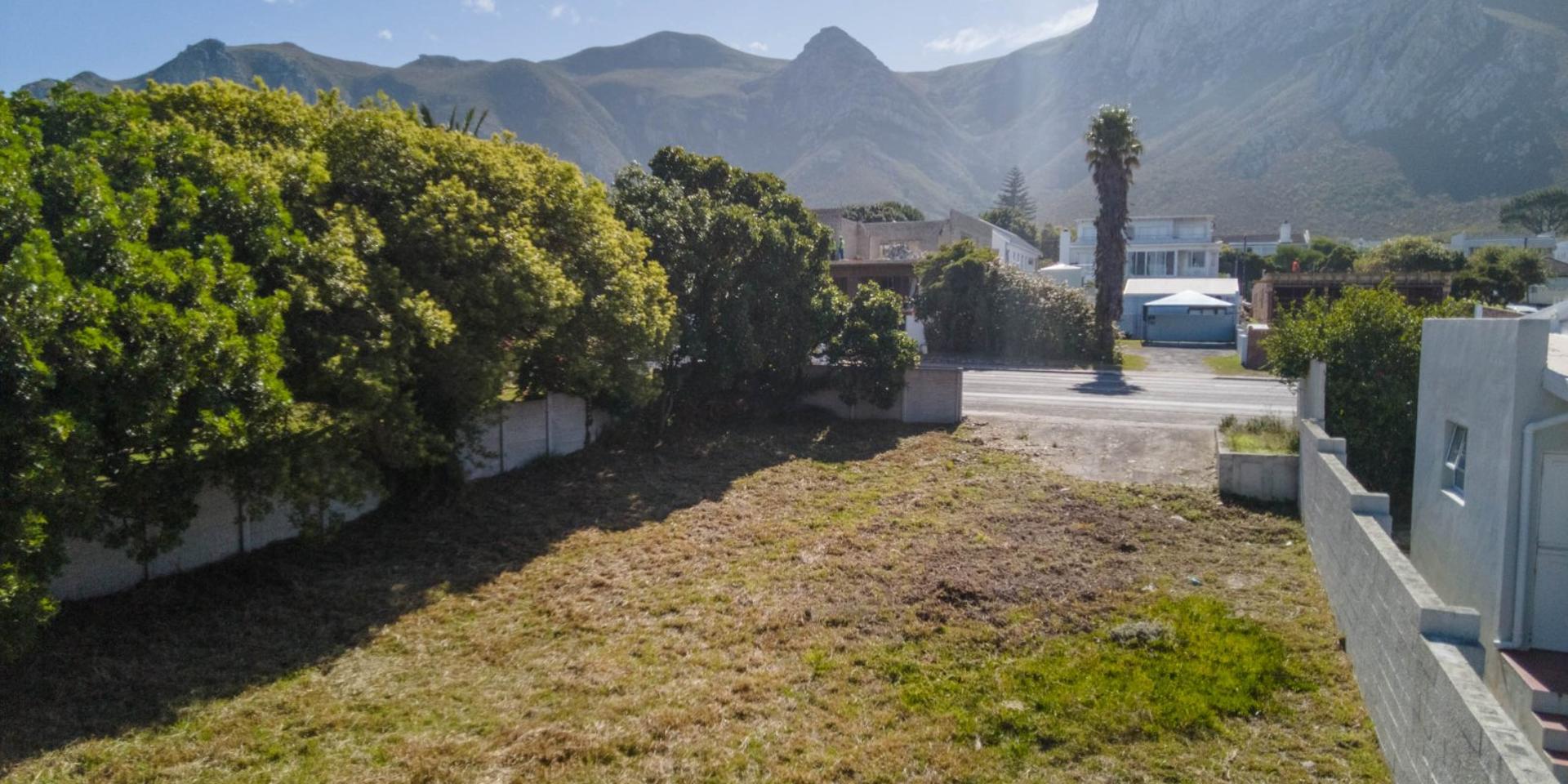 Image 2 of 6