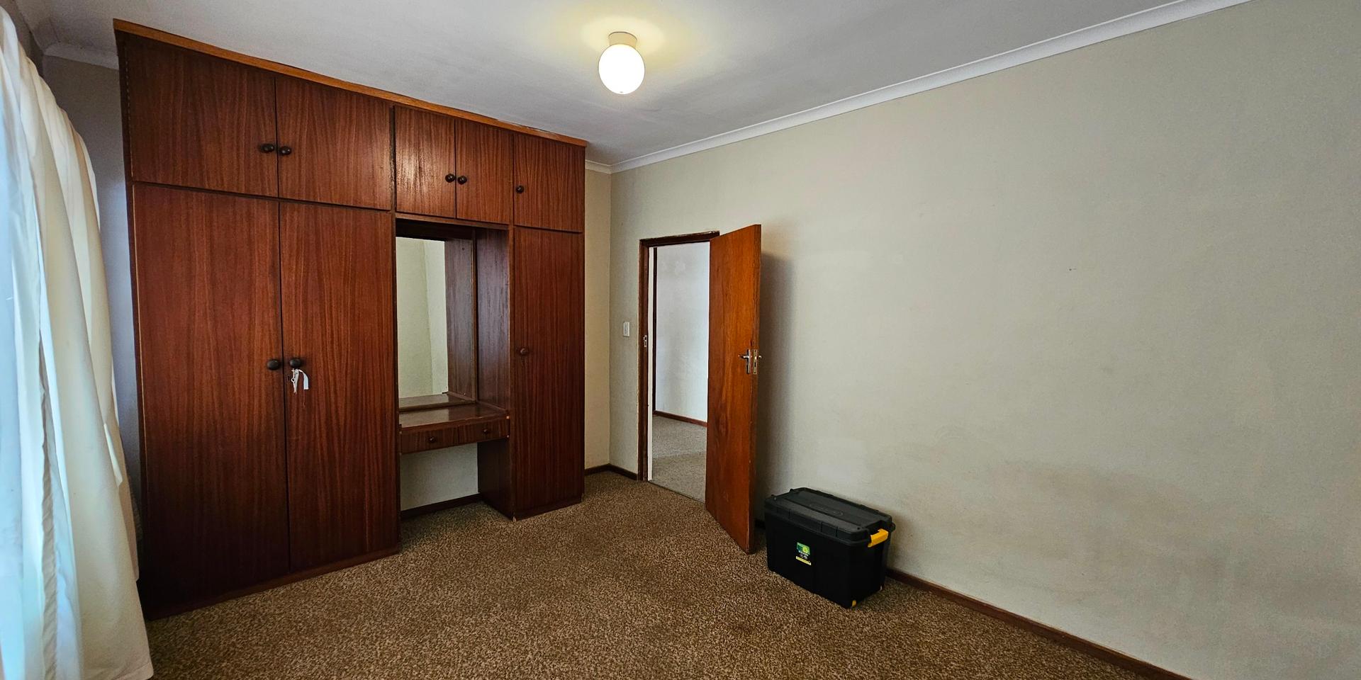 Image 4 of 6