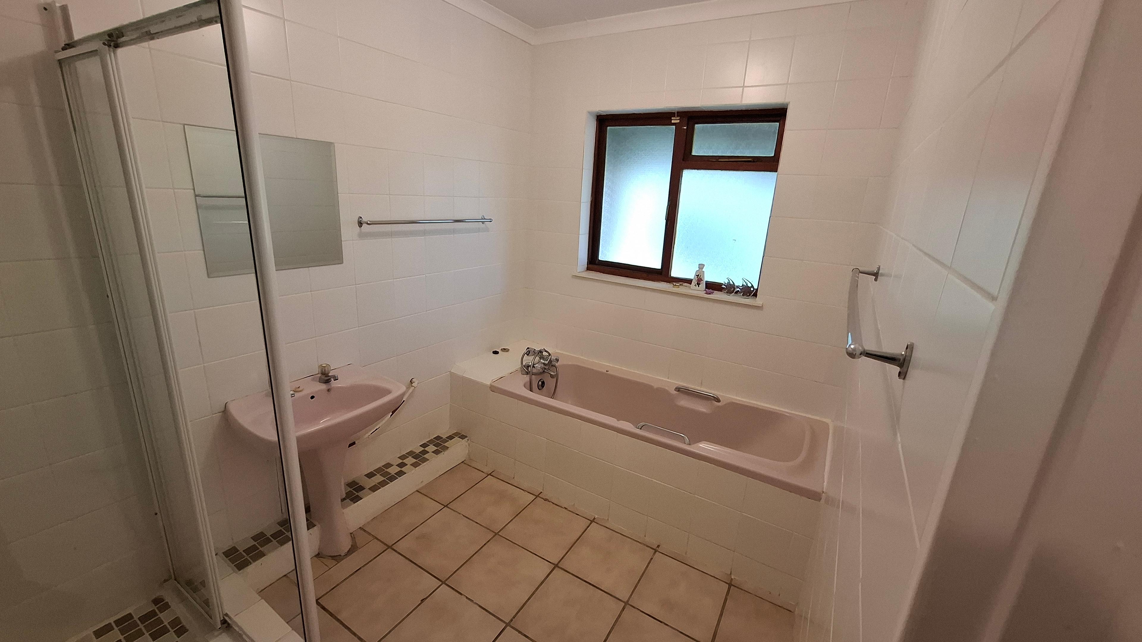 Image 4 of 6