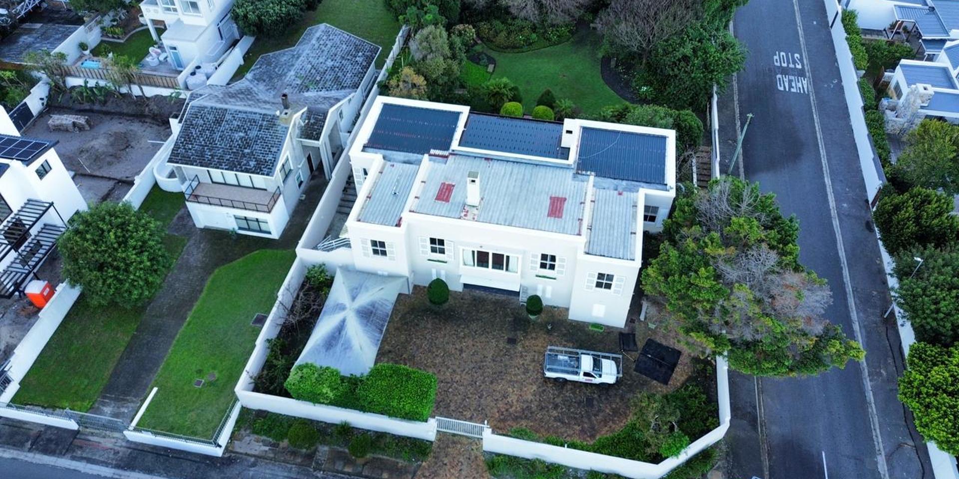 Image 2 of 6