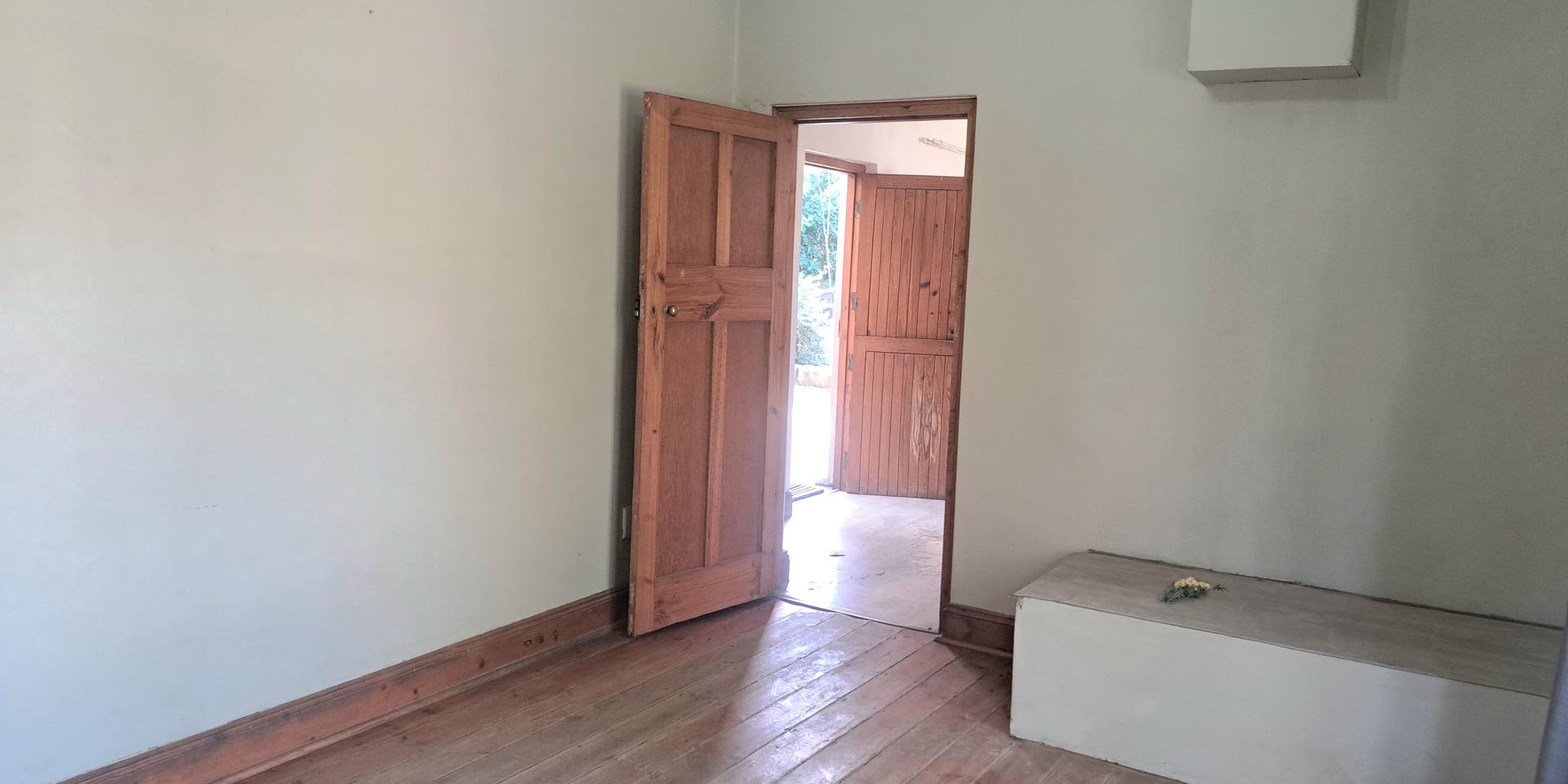 Image 4 of 6