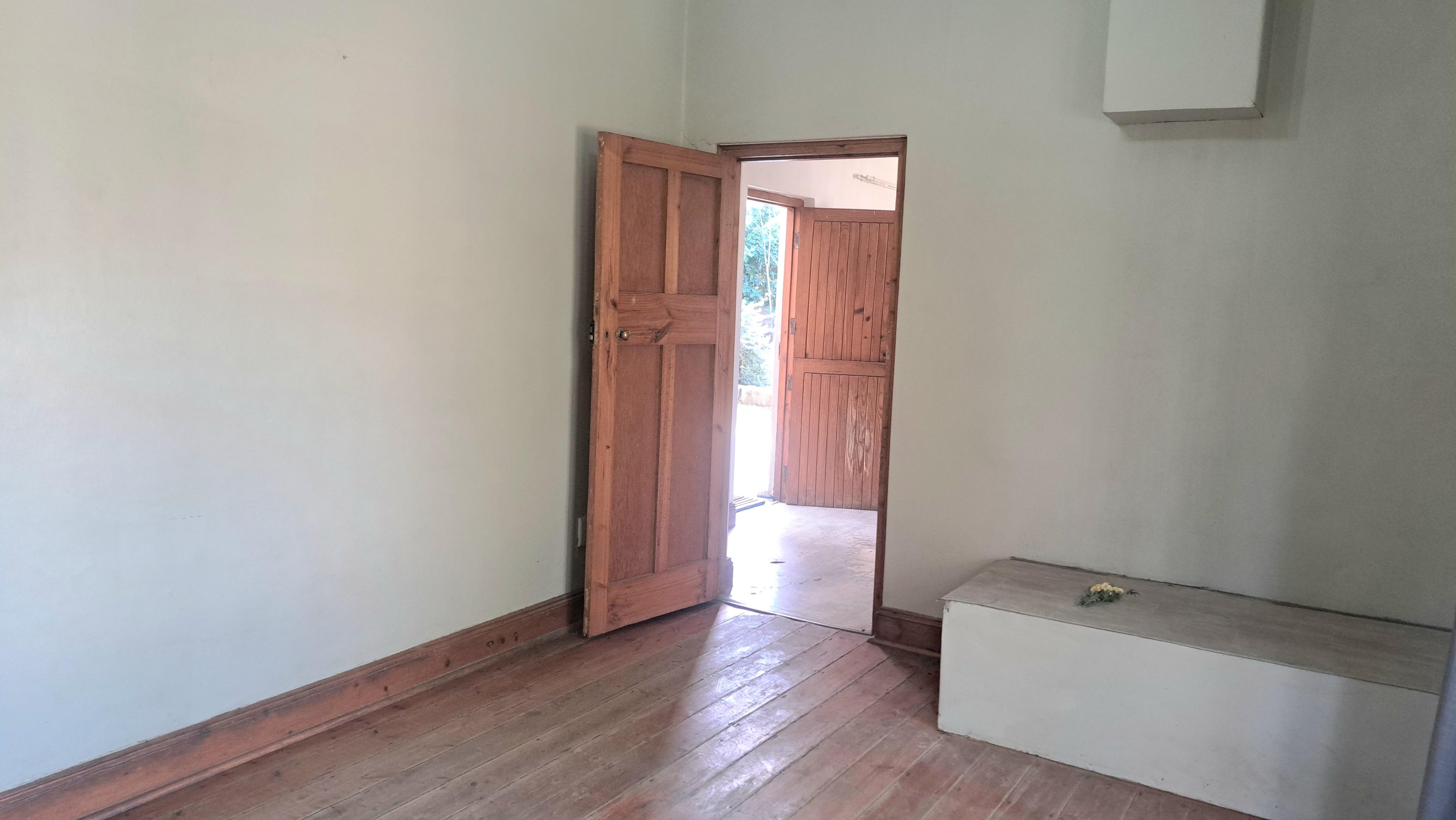 Image 4 of 6
