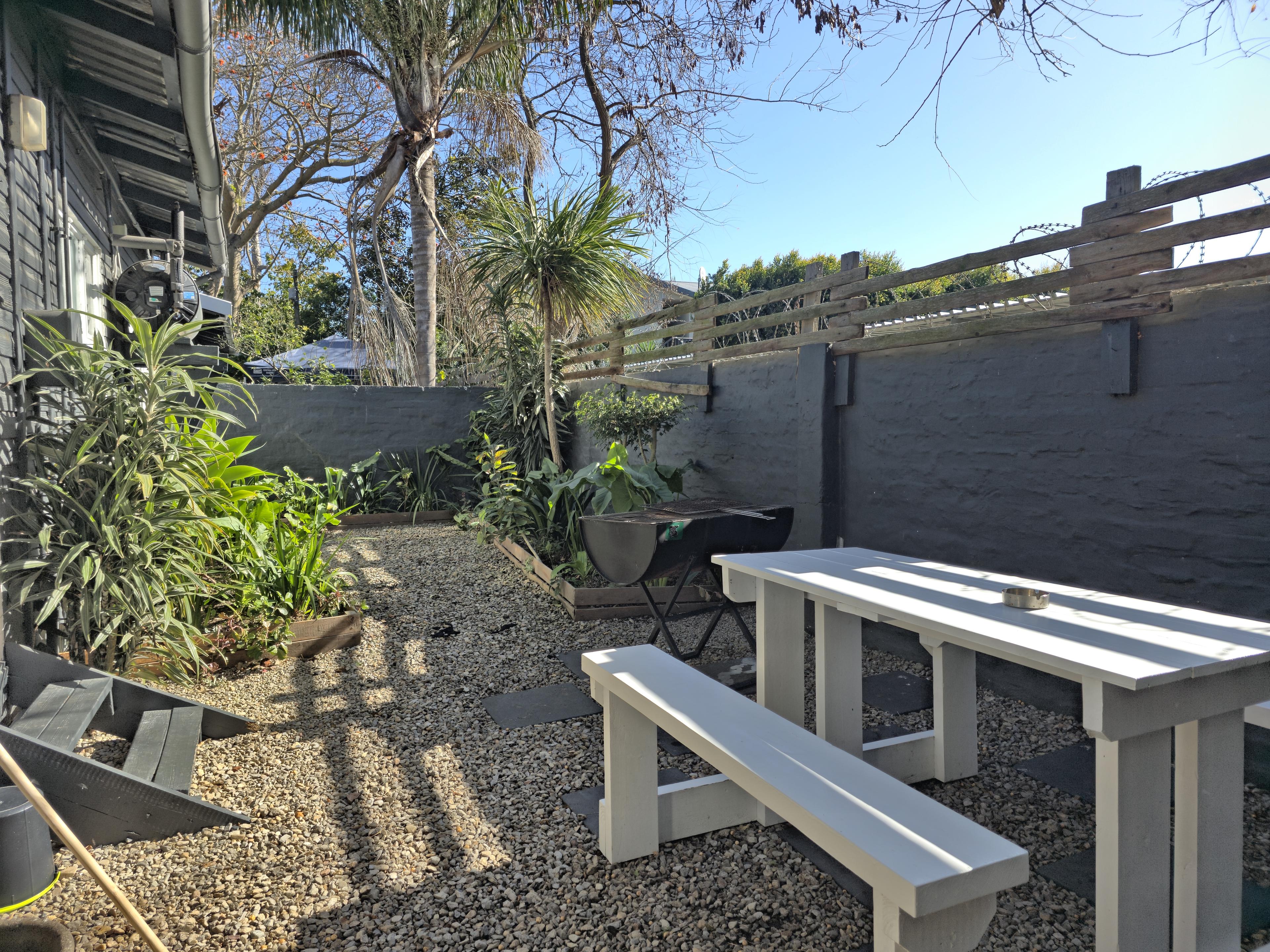 Image 4 of 6