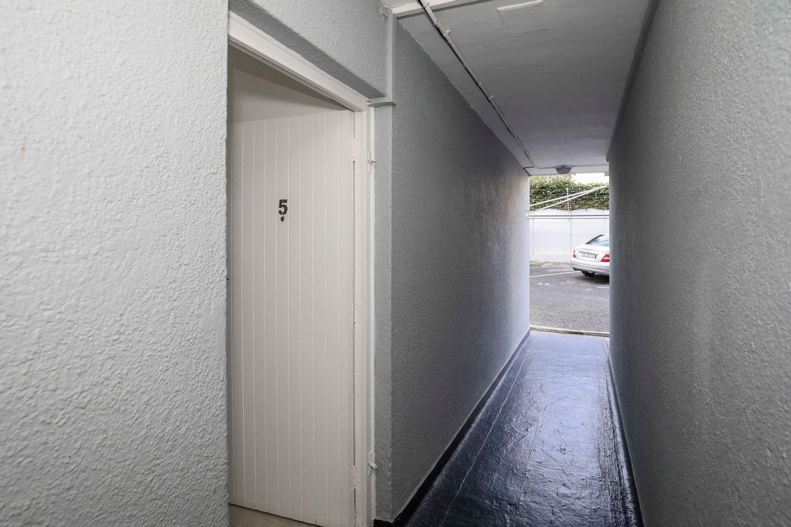 Image 4 of 6