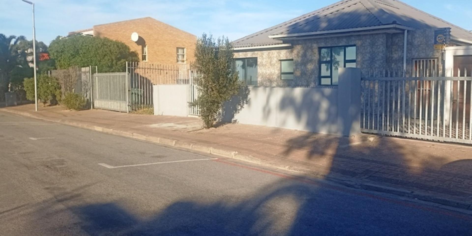 Image 4 of 6