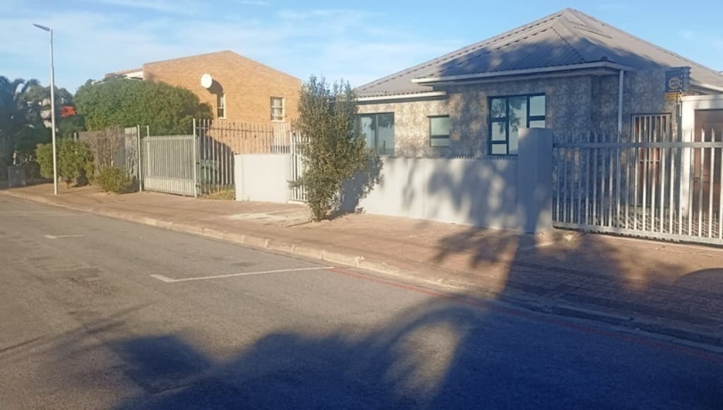 Image 4 of 6