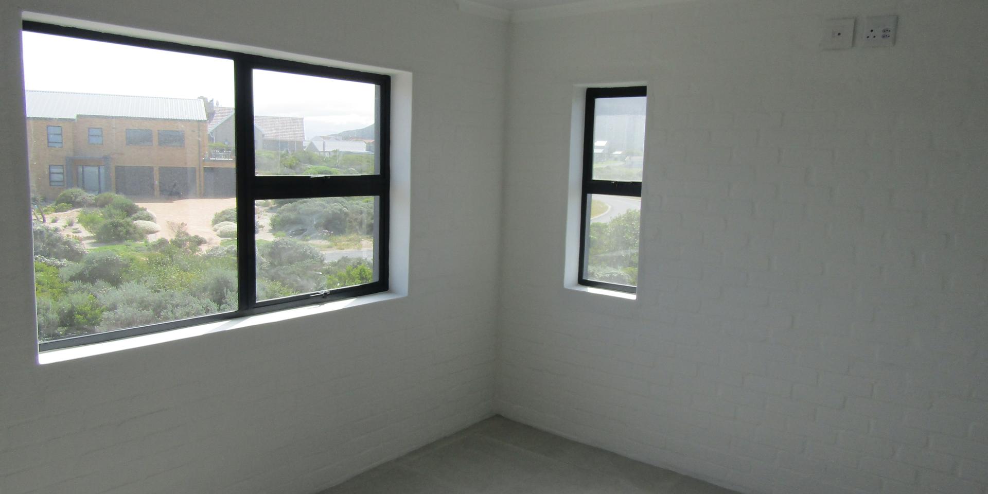 Image 4 of 6