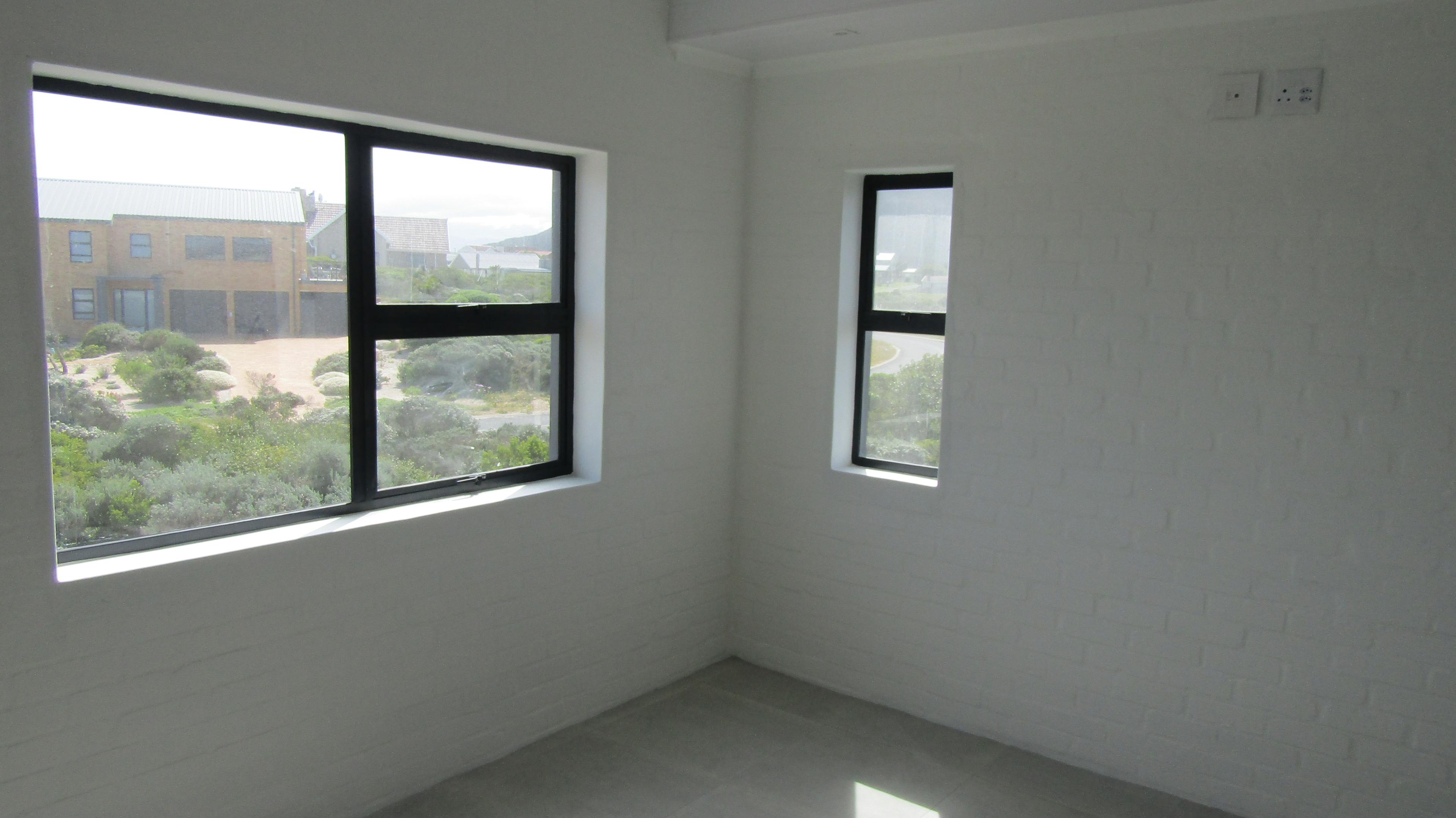 Image 4 of 6