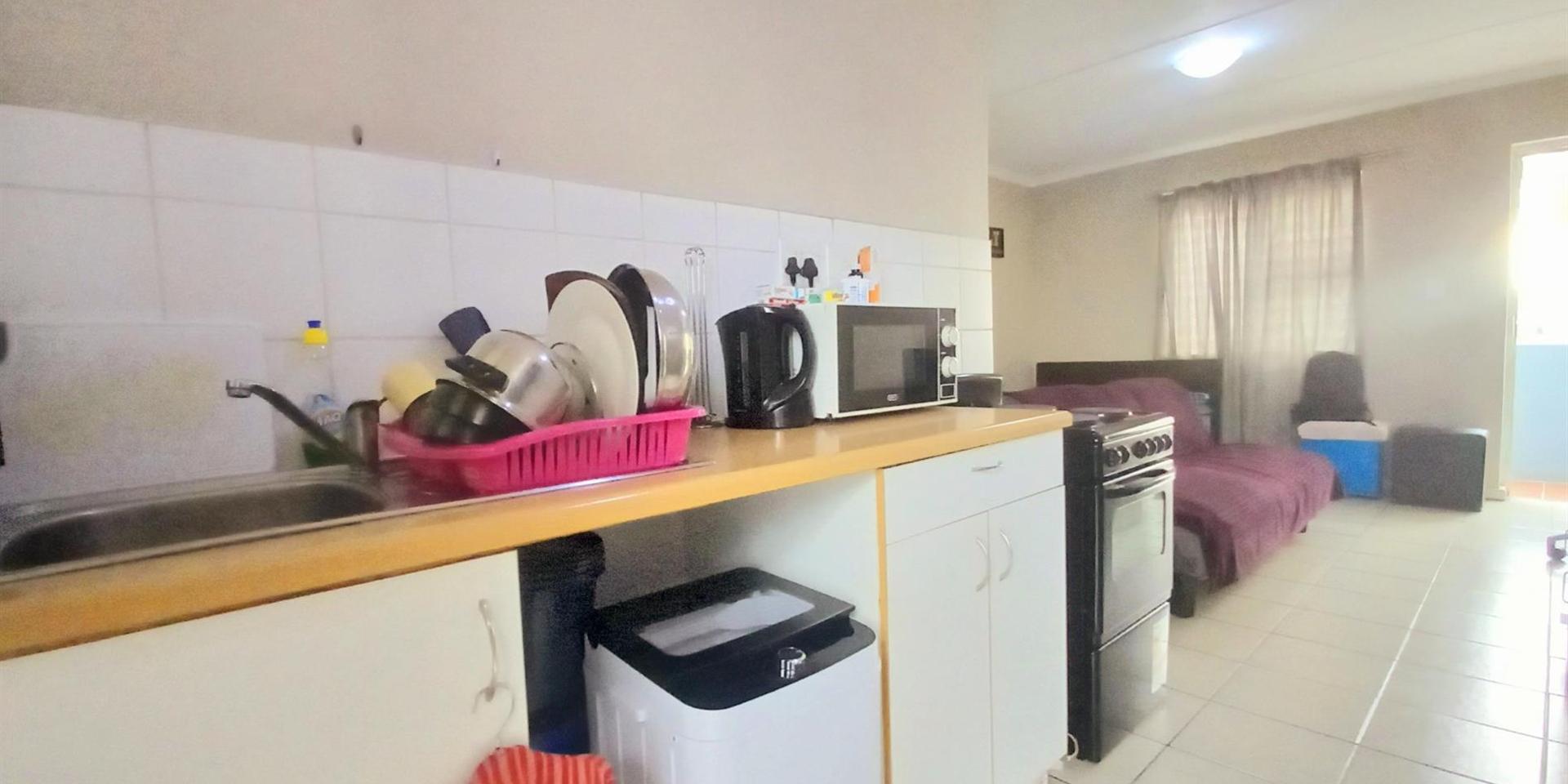 Image 3 of 6
