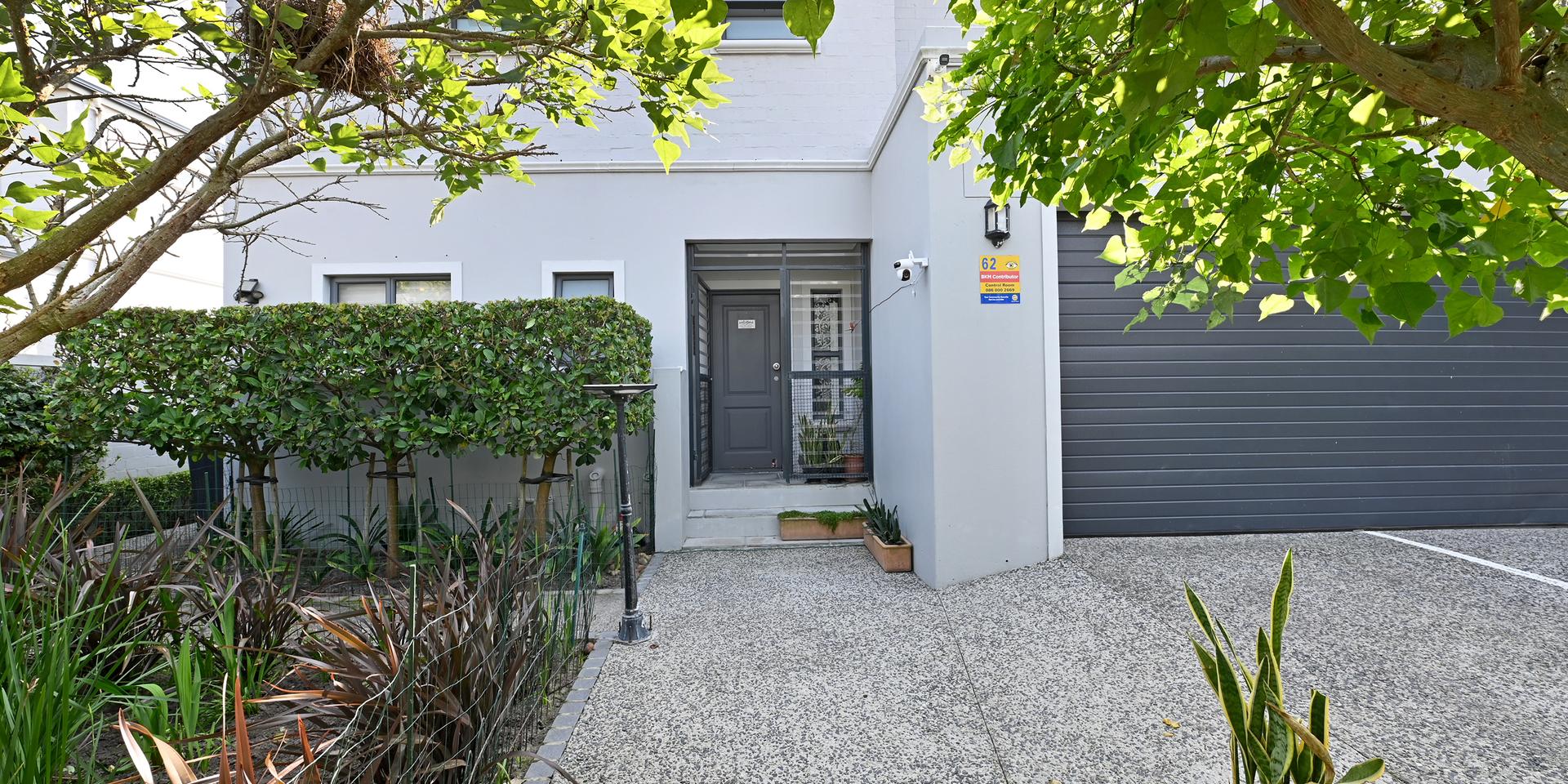 Image 2 of 6