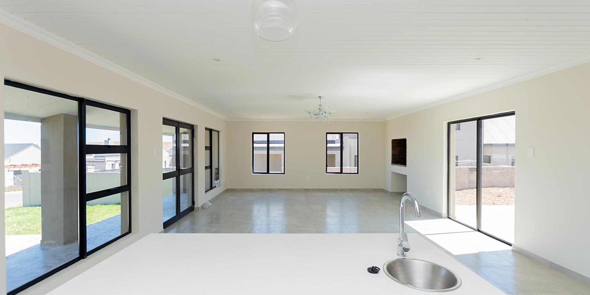 Image 4 of 6