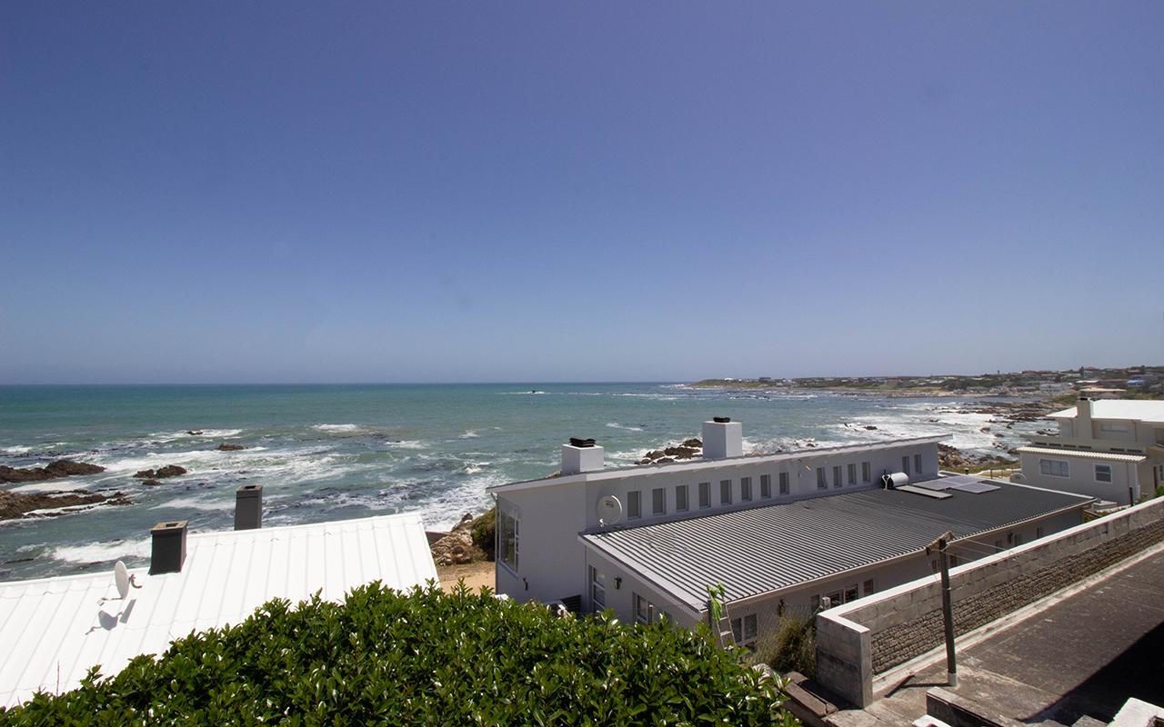 Image 4 of 6