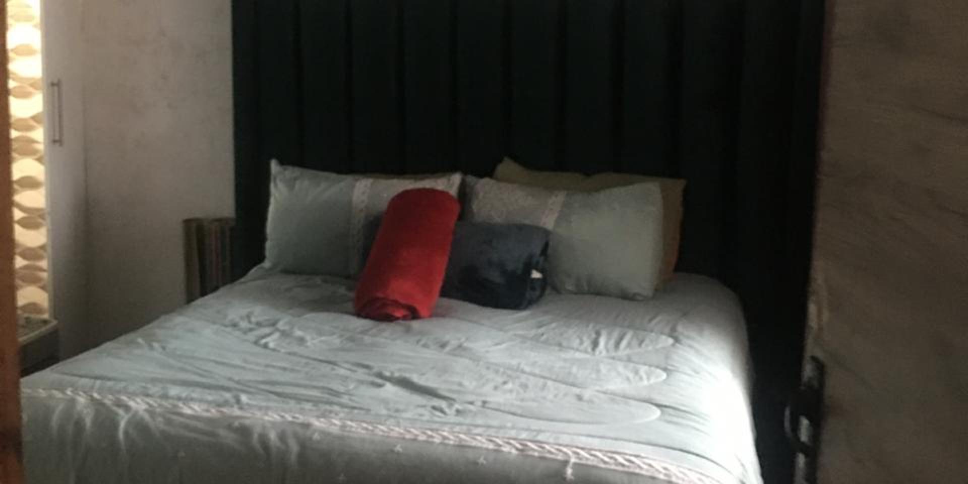 Image 2 of 6