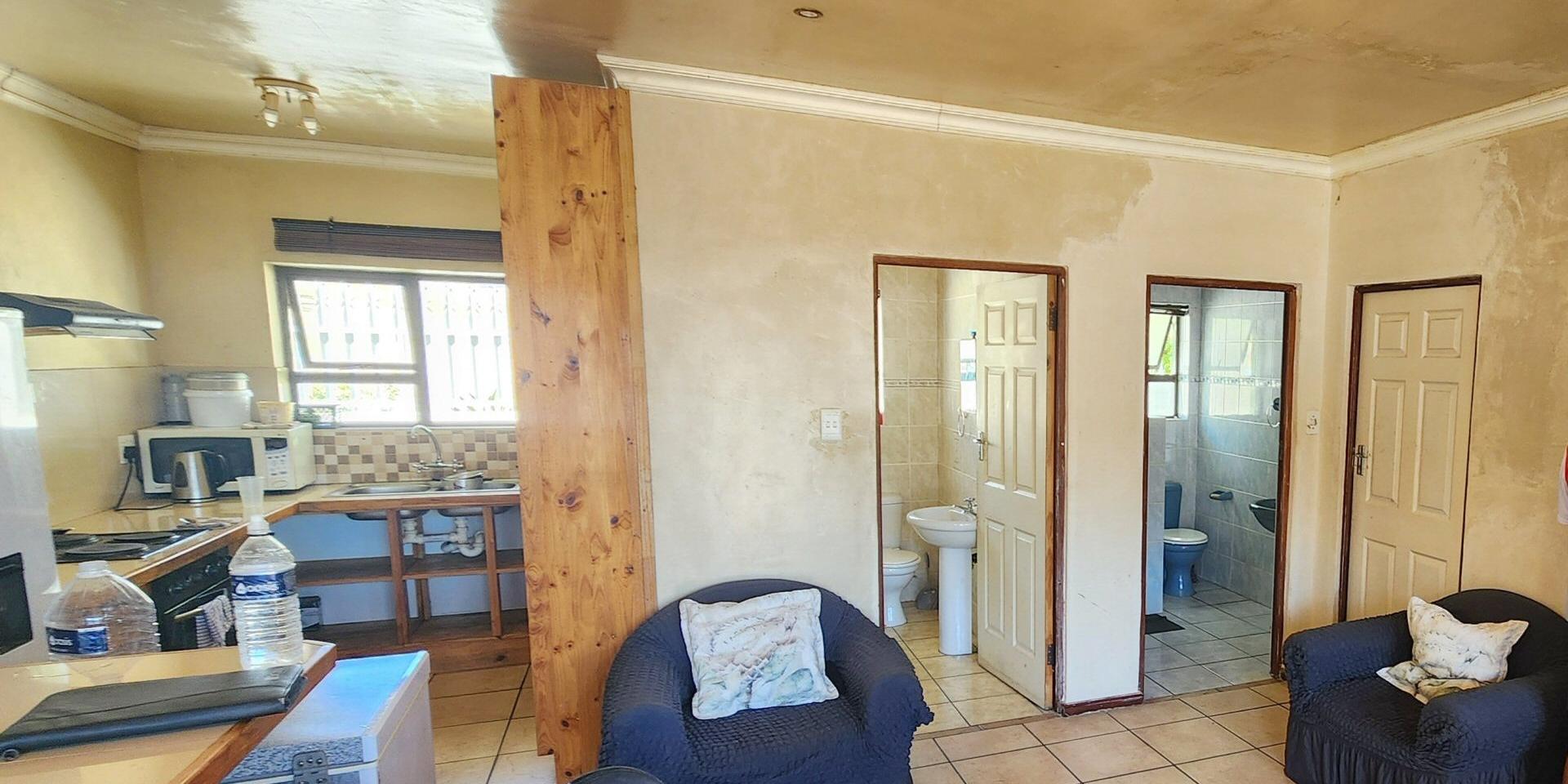Image 3 of 6