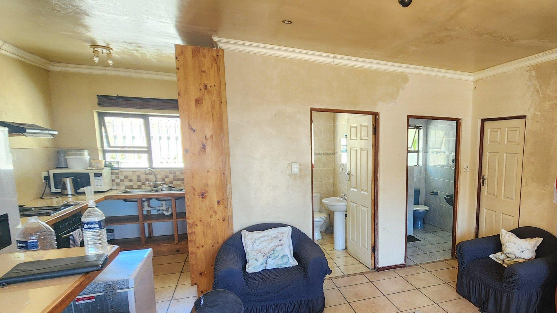 Image 3 of 6