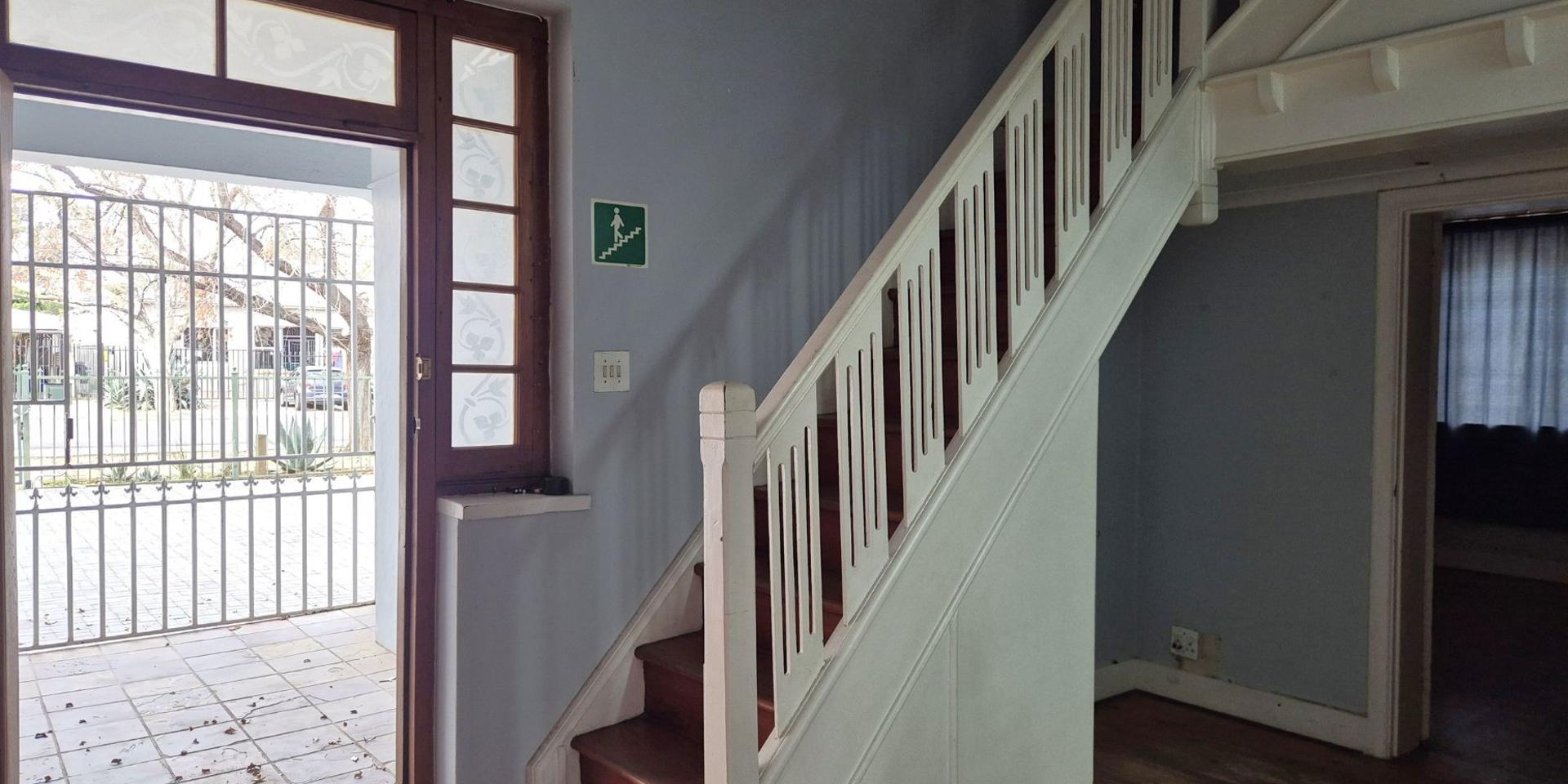 Image 3 of 6