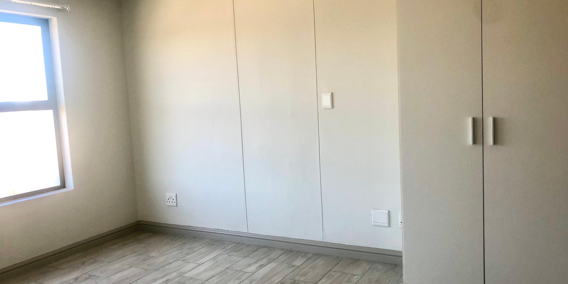 Image 4 of 6