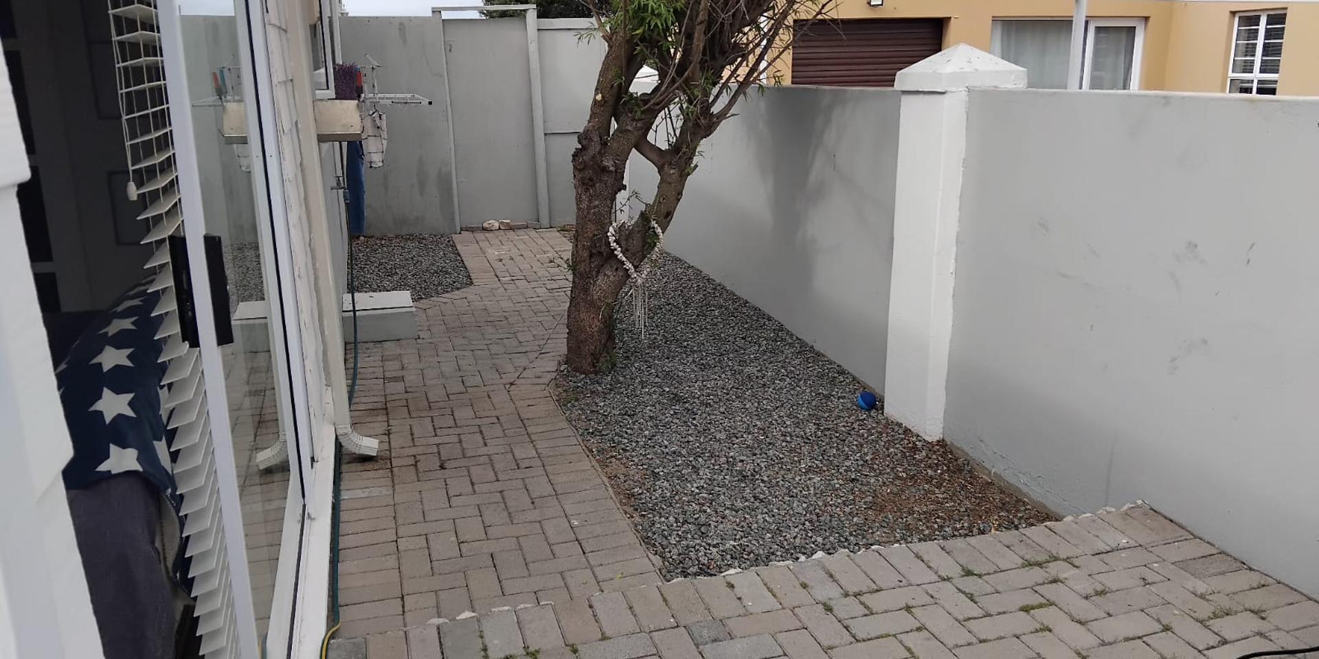 Image 4 of 6