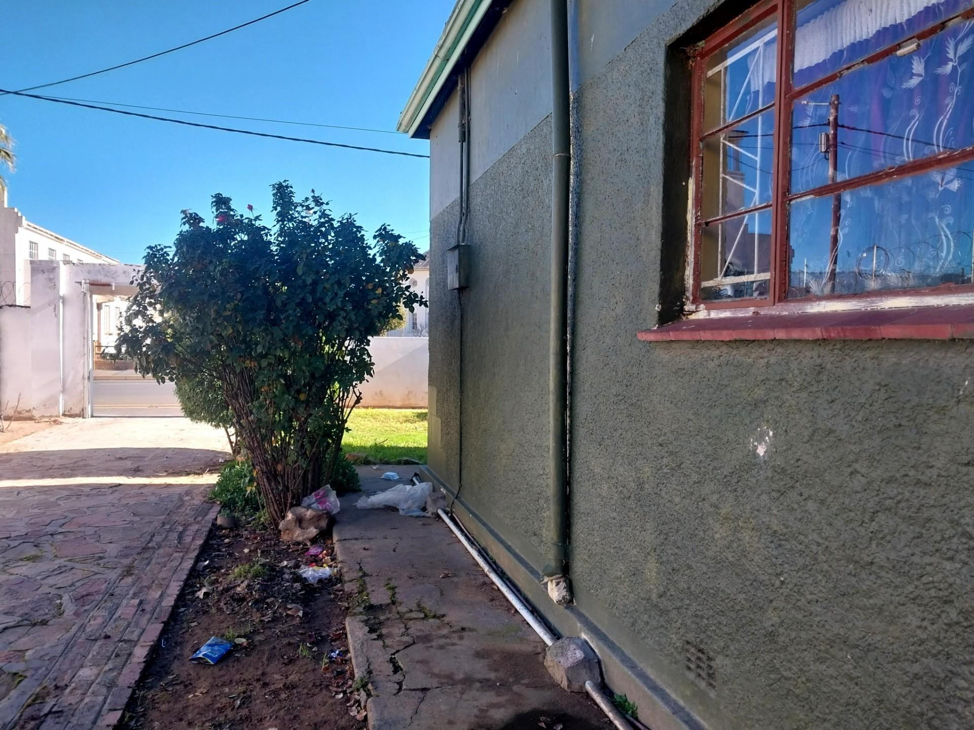 Image 3 of 6