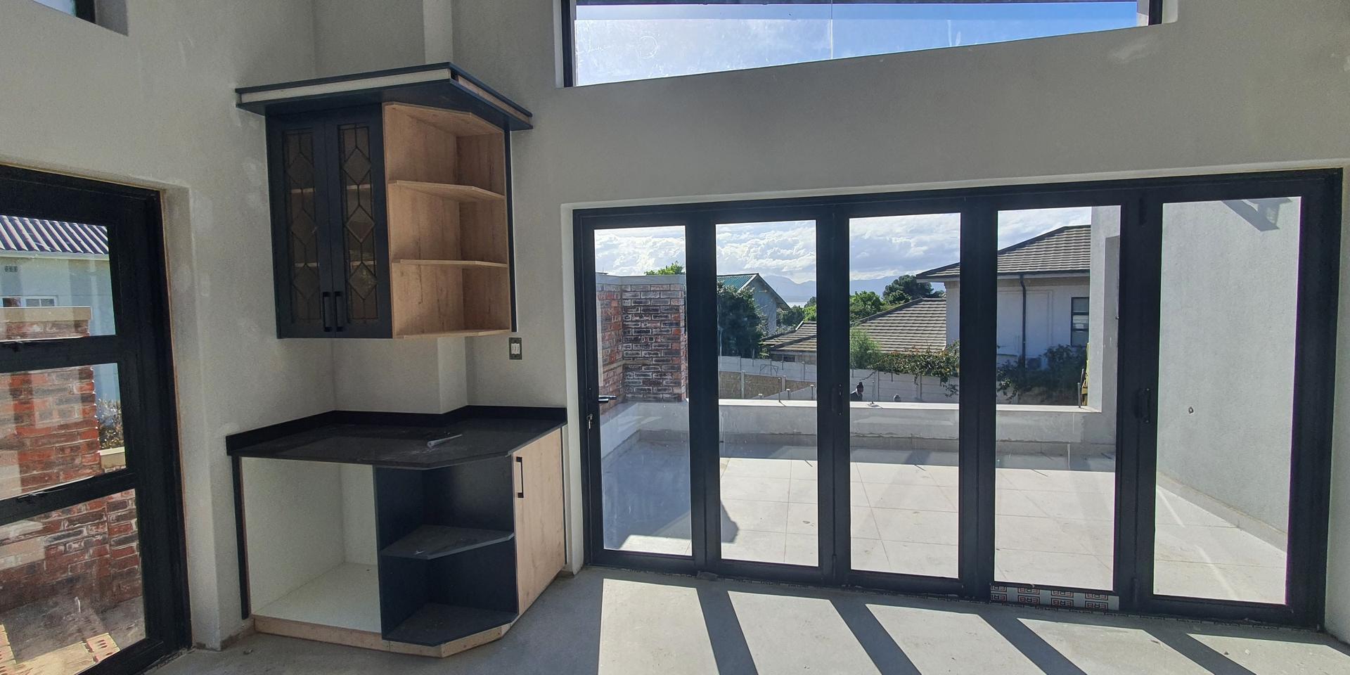Image 4 of 6