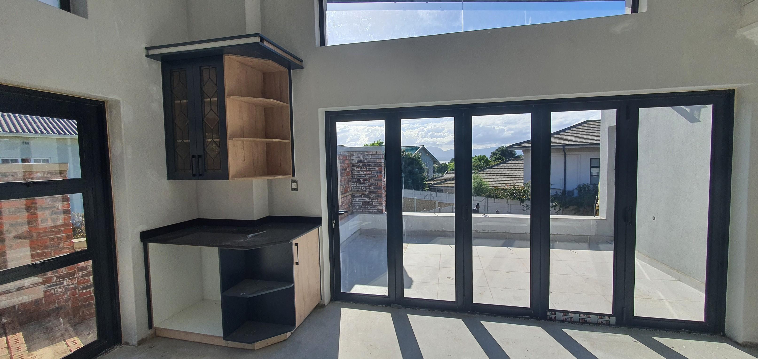 Image 4 of 6