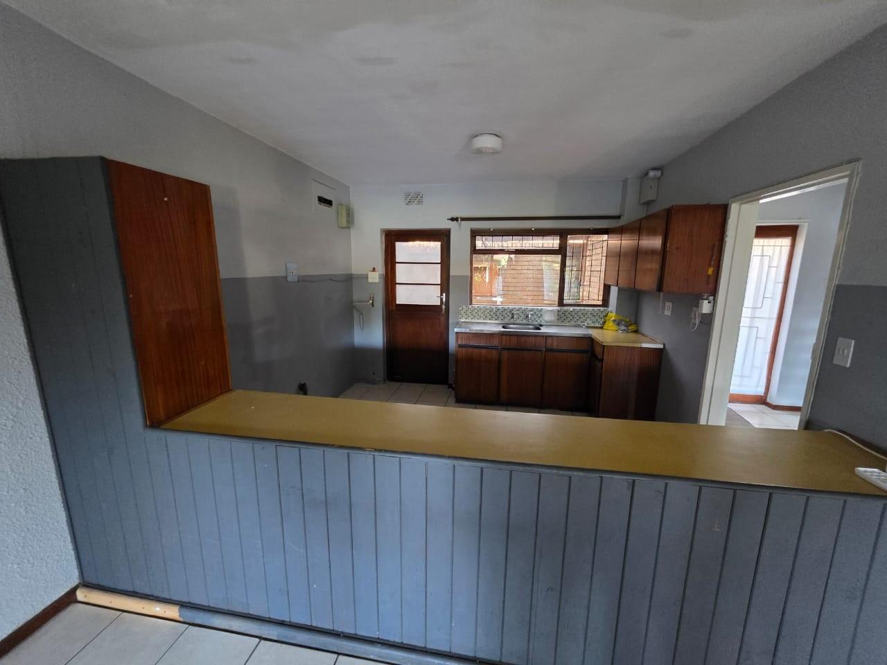 Image 4 of 6