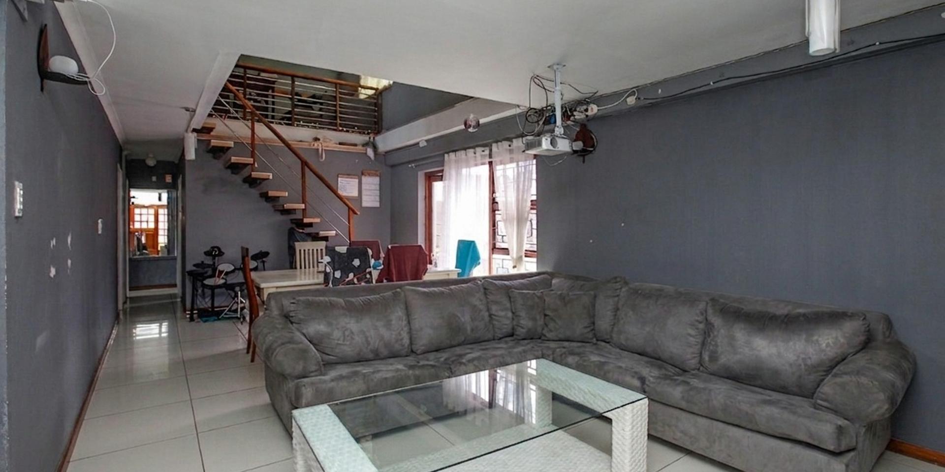 Image 2 of 6