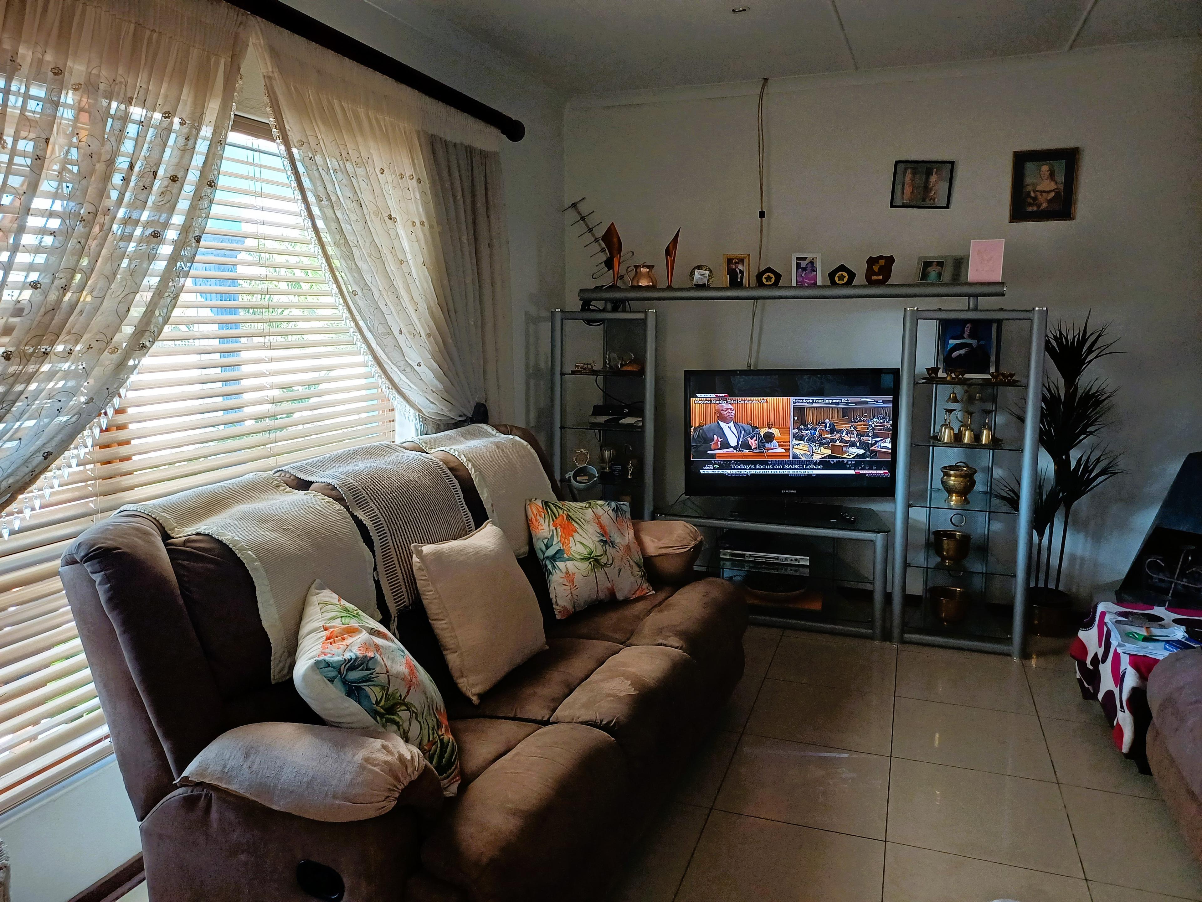 Image 4 of 6