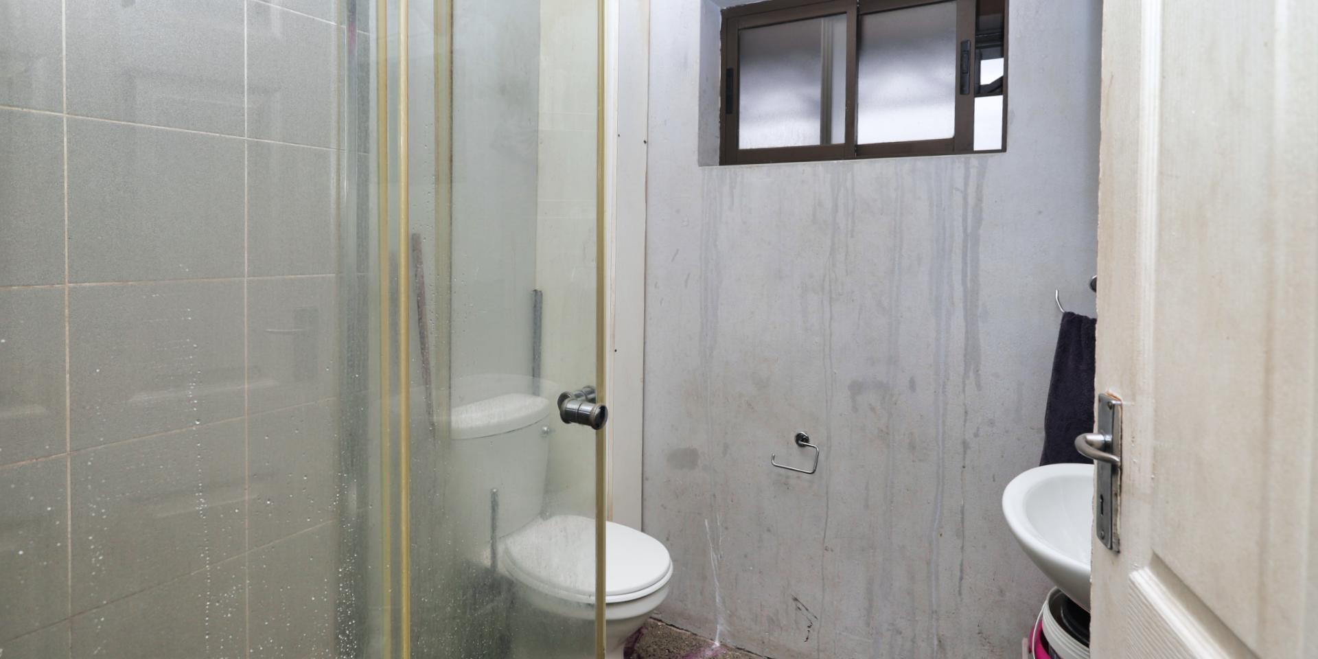 Image 2 of 6