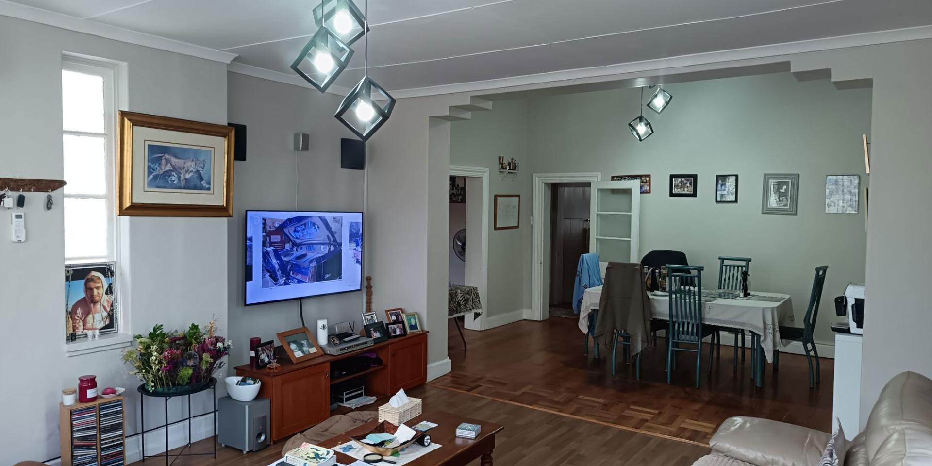 Image 4 of 6
