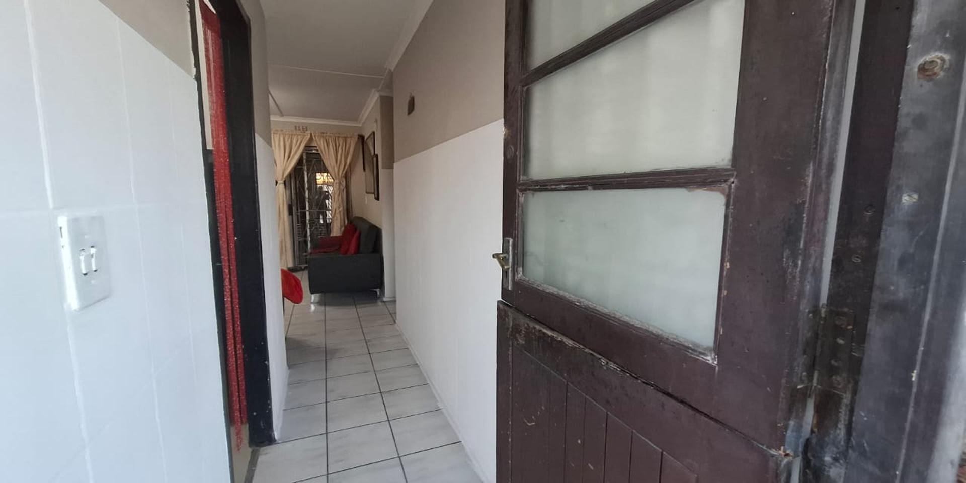 Image 4 of 6