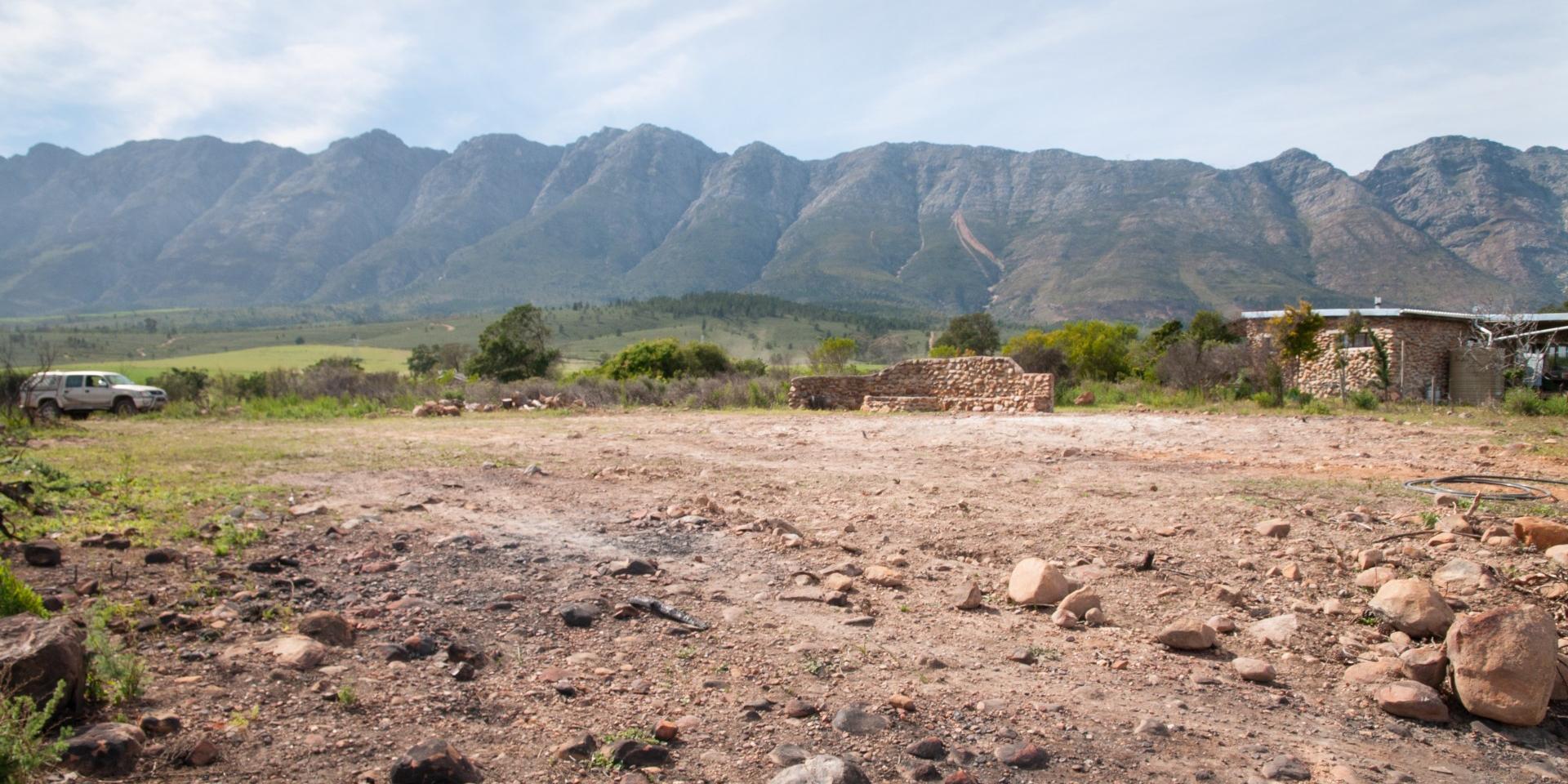 Image 4 of 6