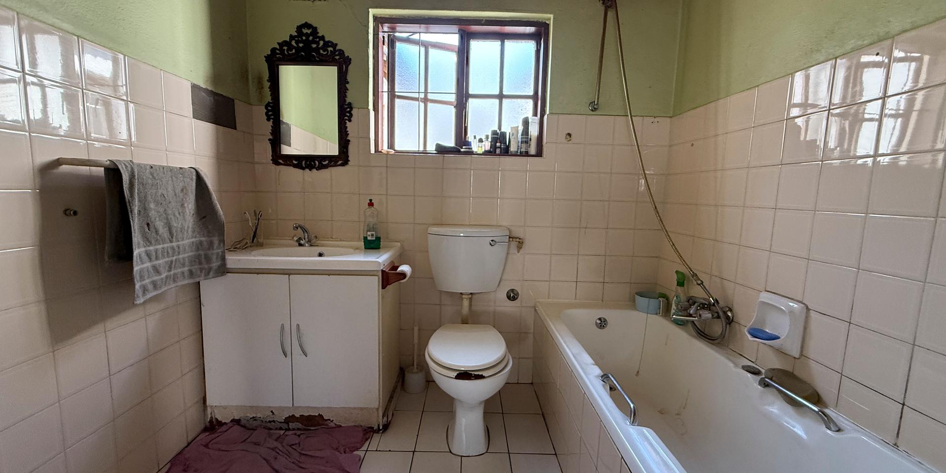 Image 3 of 6