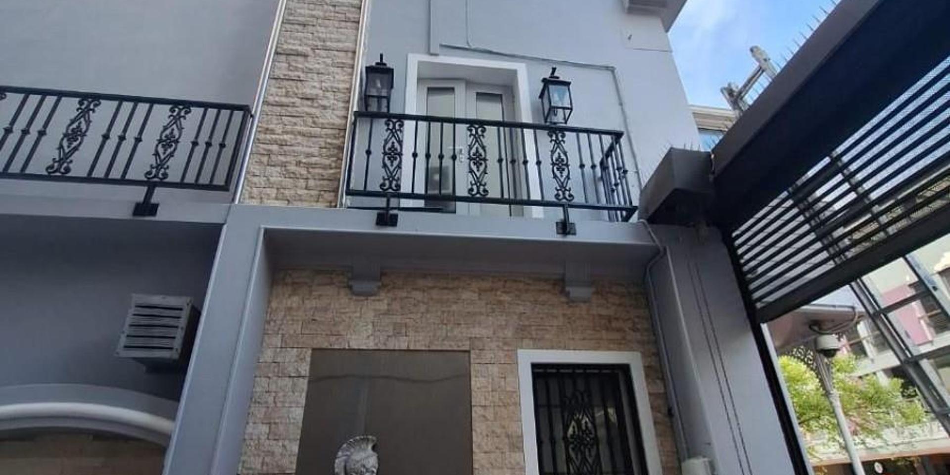 Image 2 of 6