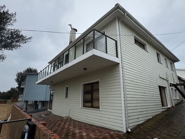 Image 3 of 6
