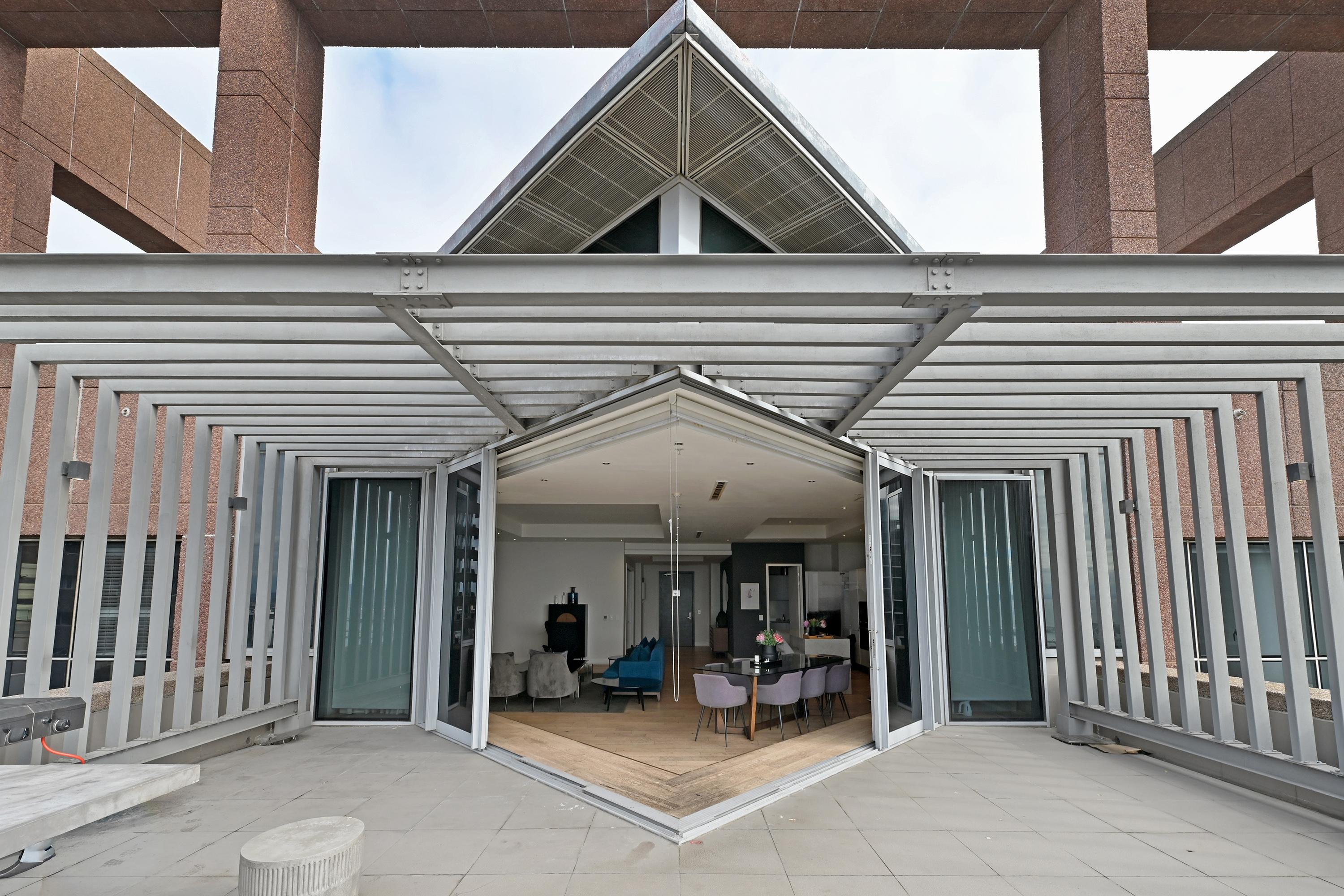Image 4 of 6