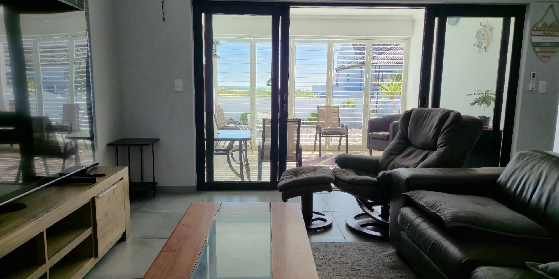 Image 4 of 6