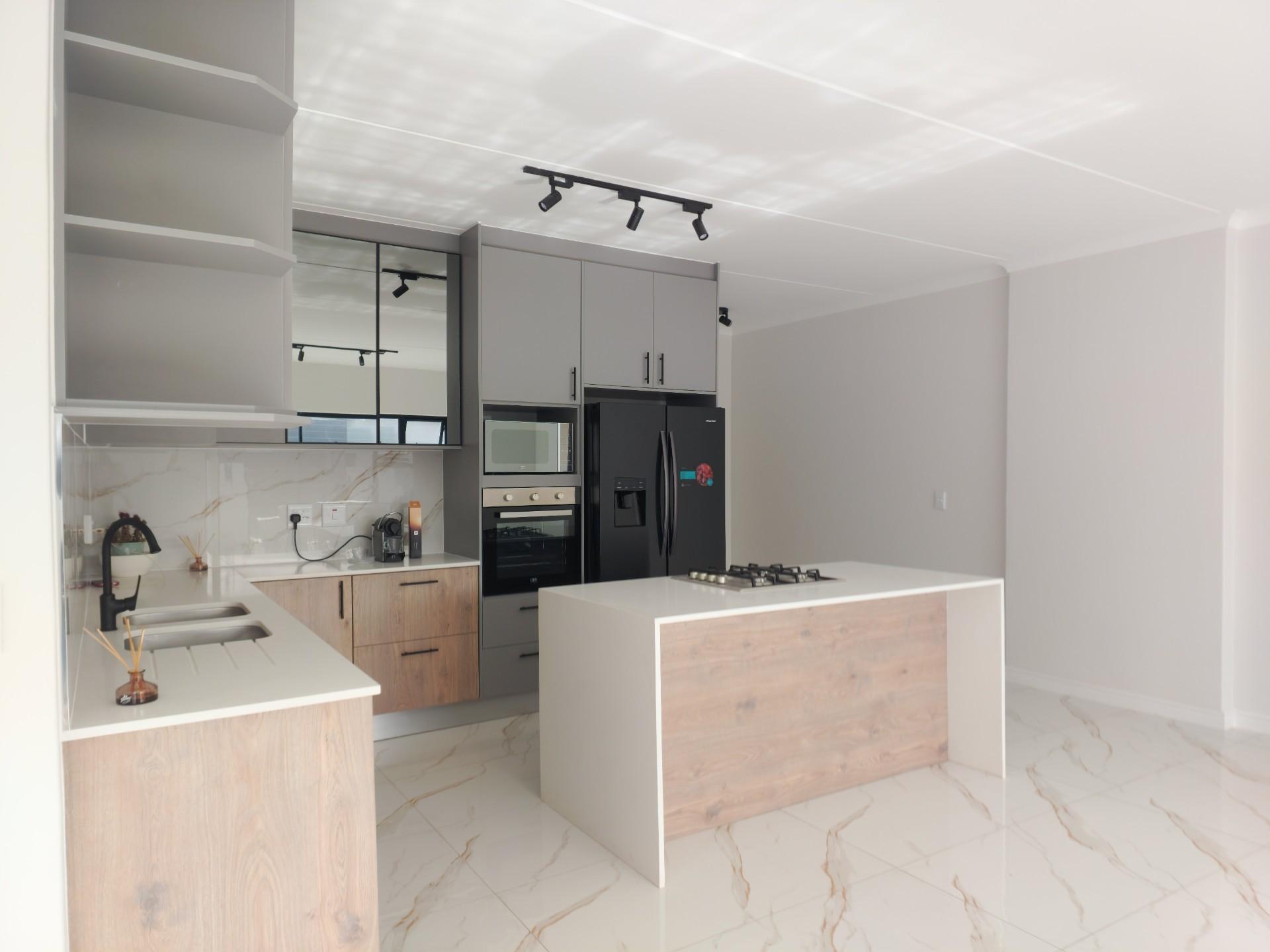 Image 3 of 6