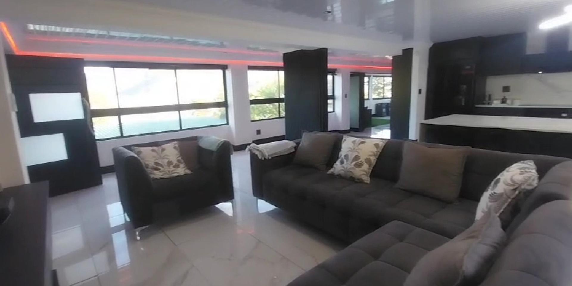 Image 3 of 6