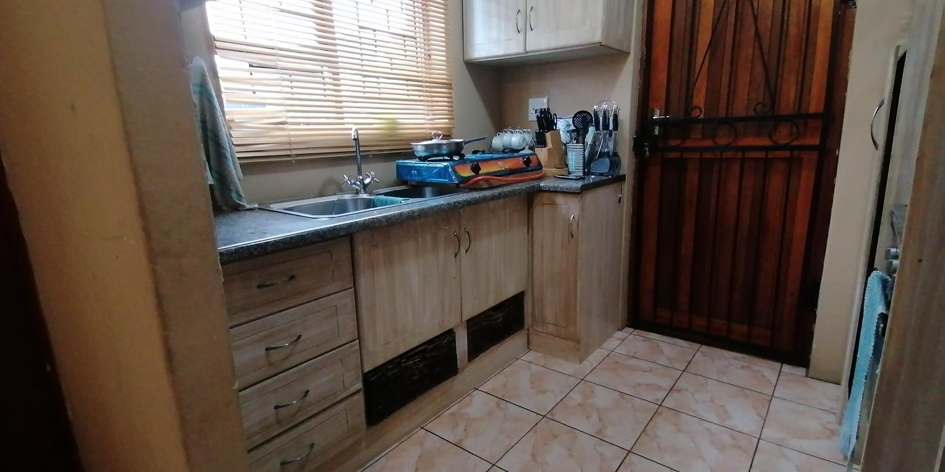 Image 3 of 6