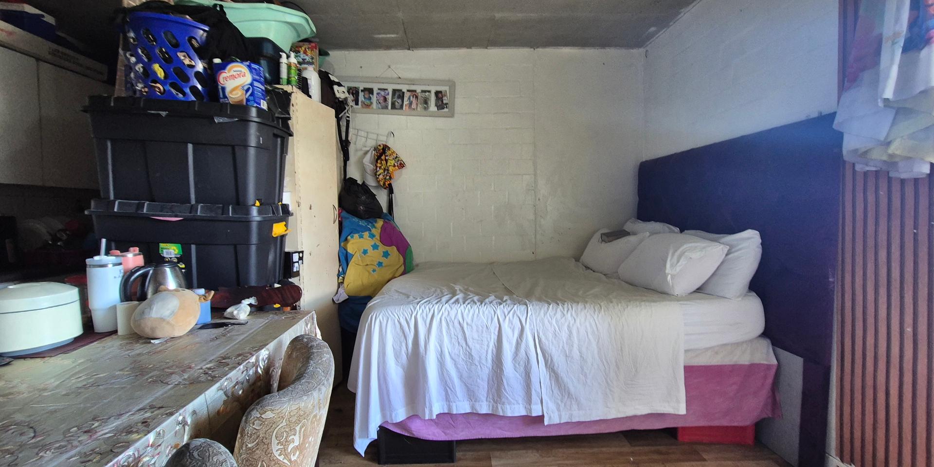 Image 4 of 6