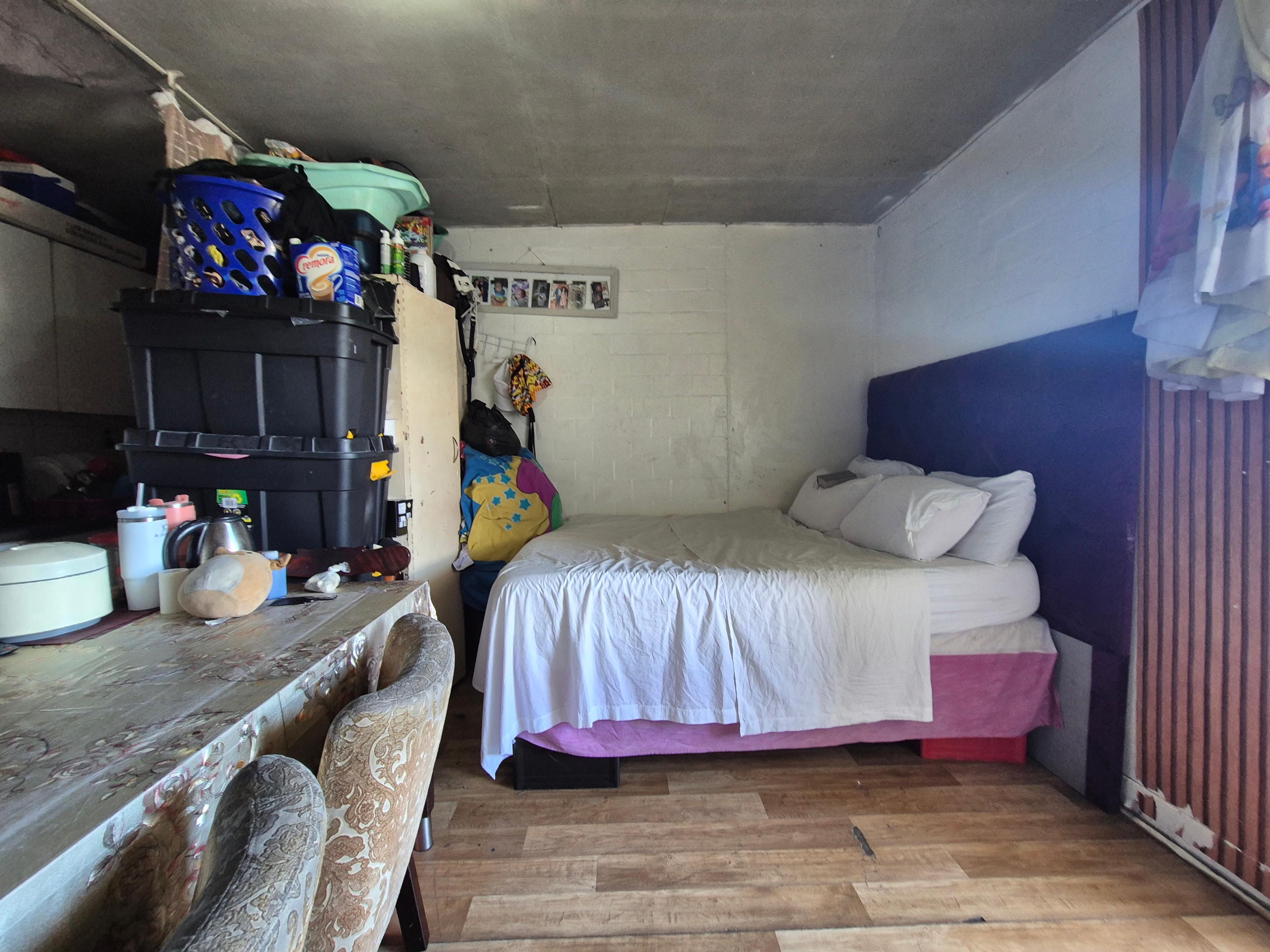 Image 4 of 6