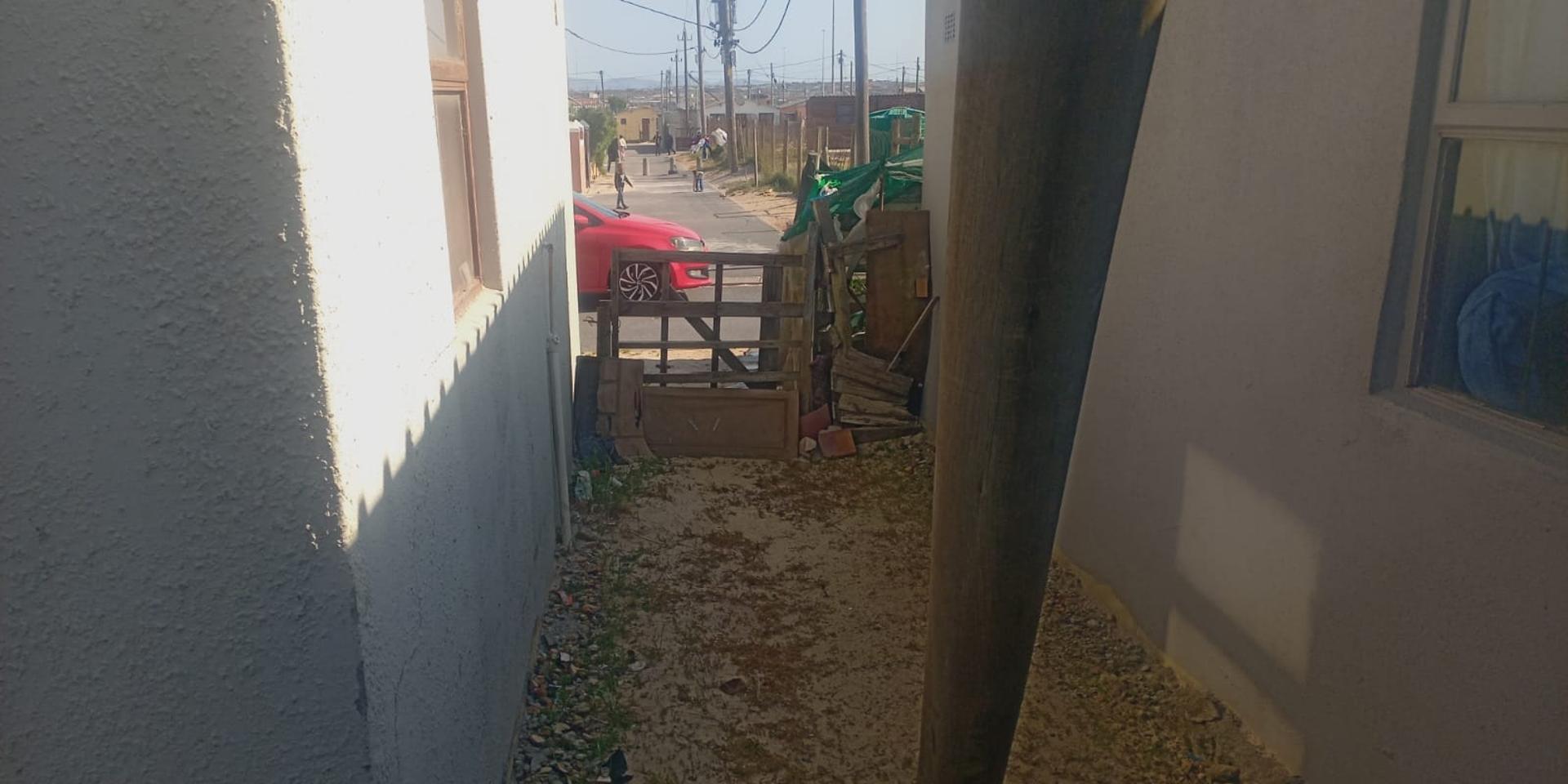 Image 4 of 6