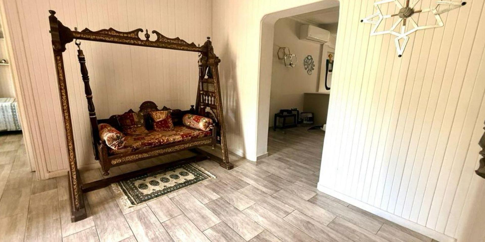 Image 2 of 6