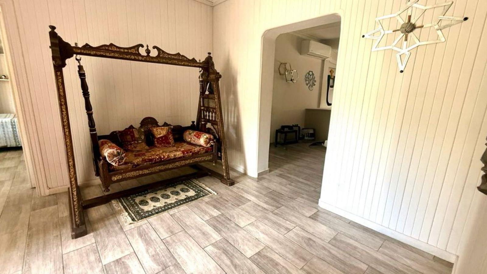 Image 2 of 6
