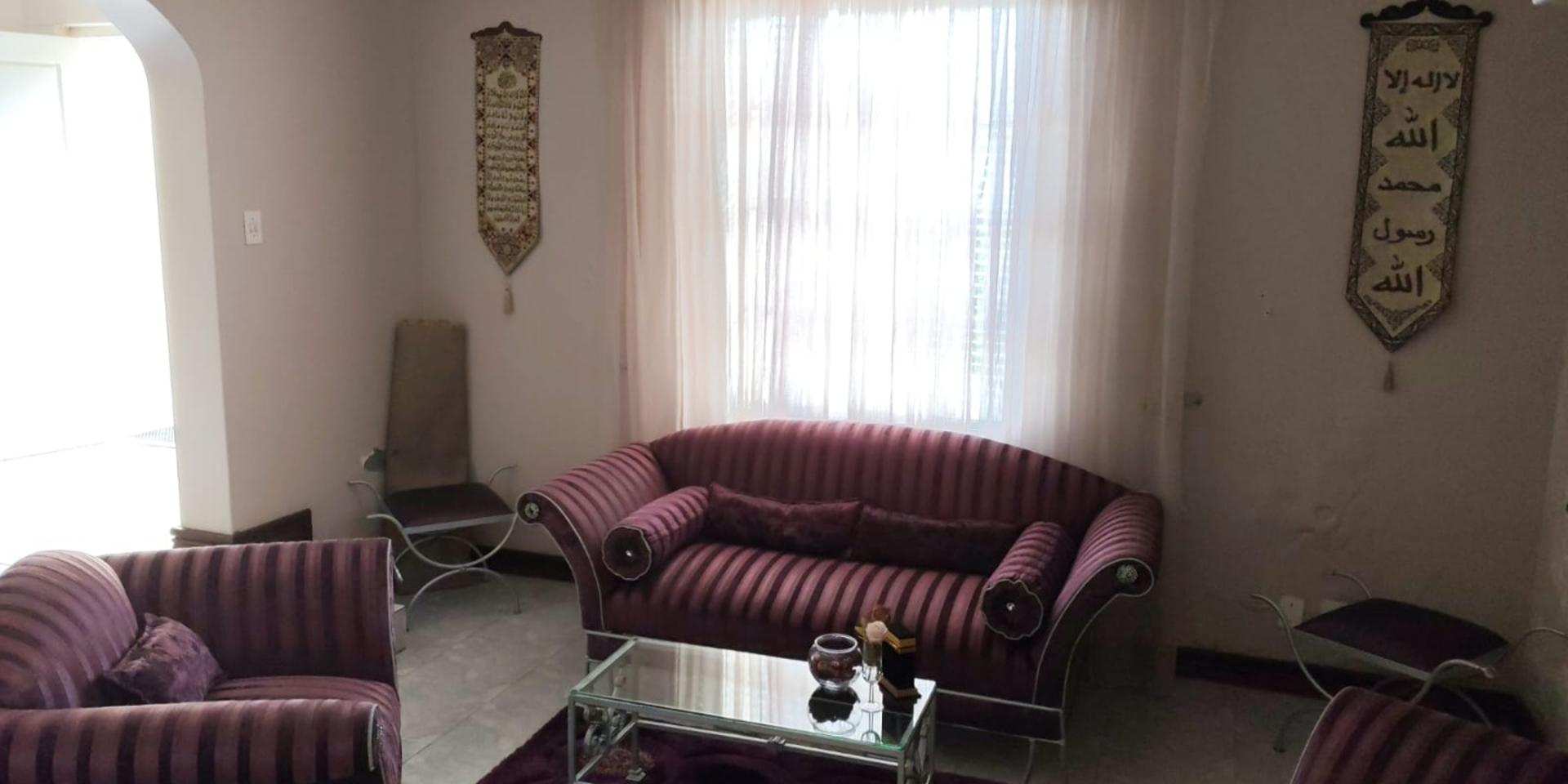 Image 4 of 6