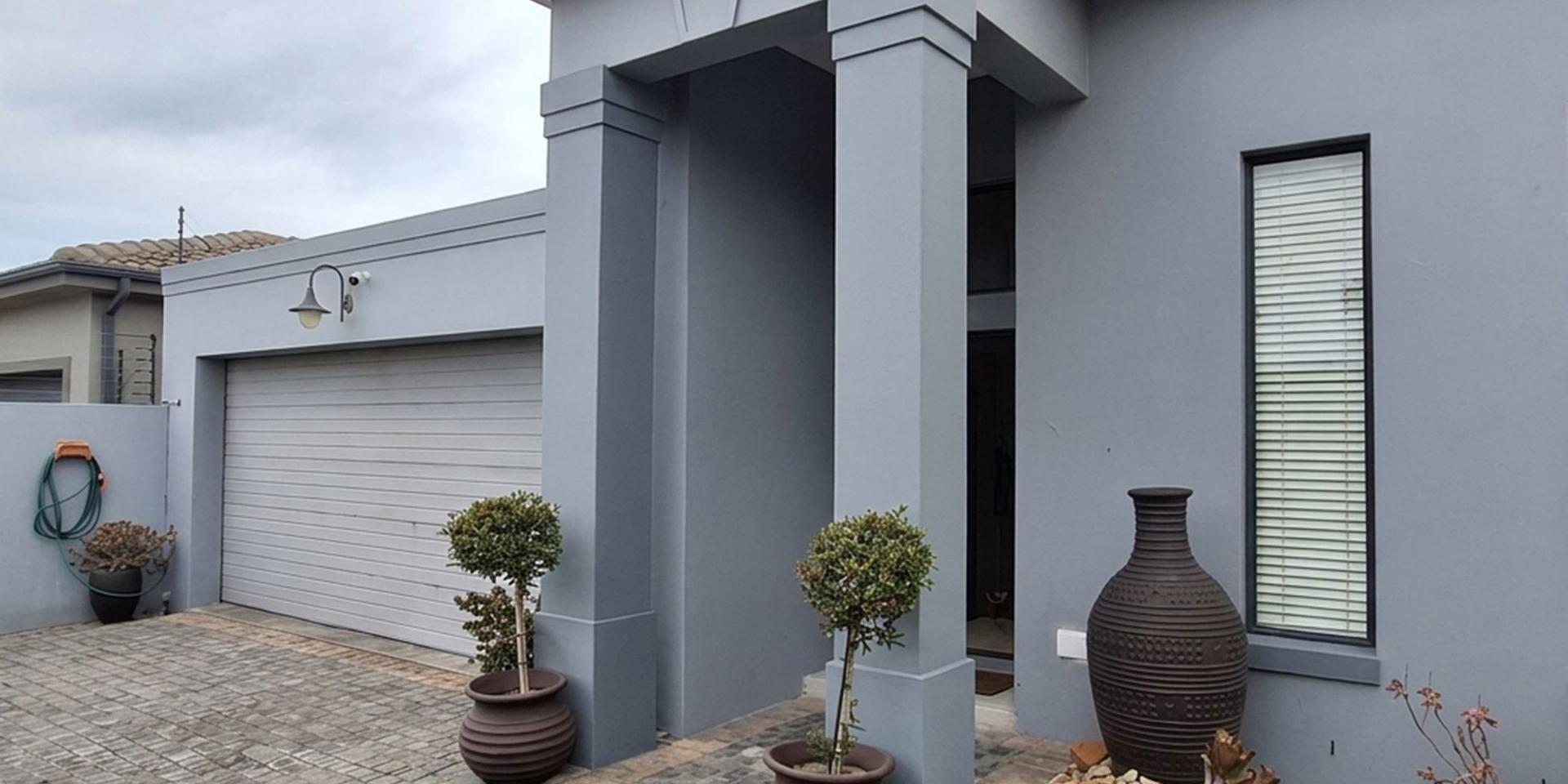 Image 2 of 6