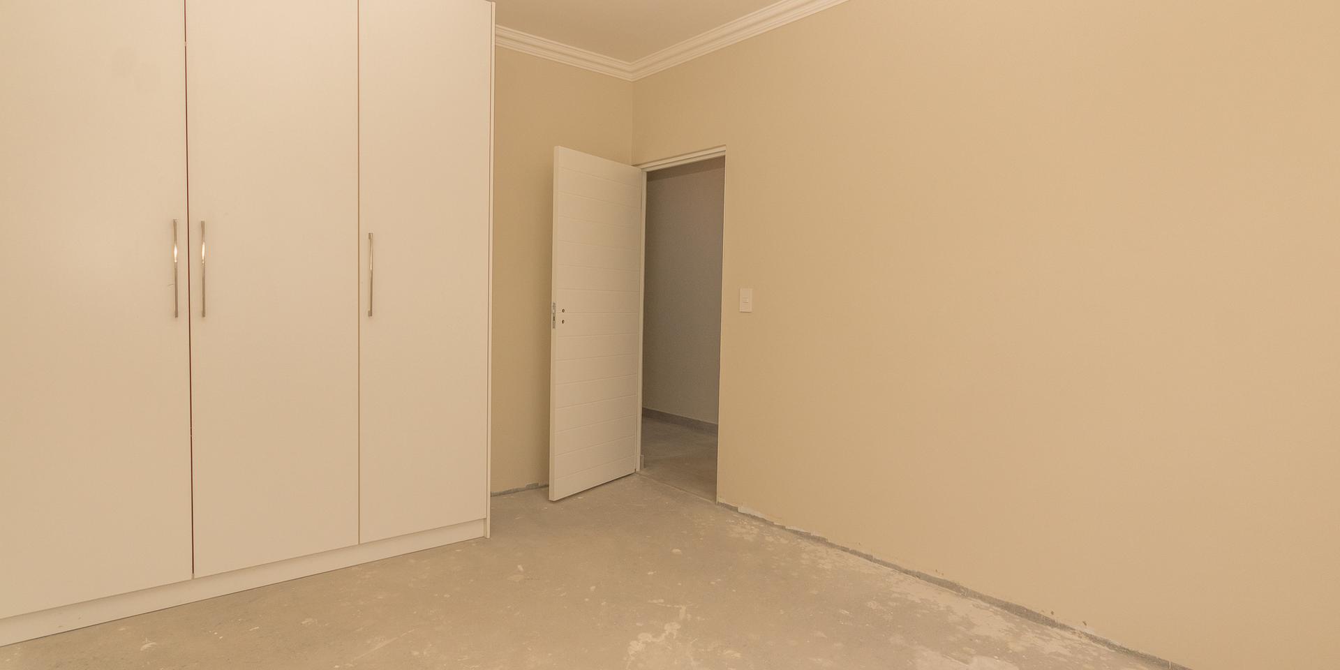 Image 4 of 6